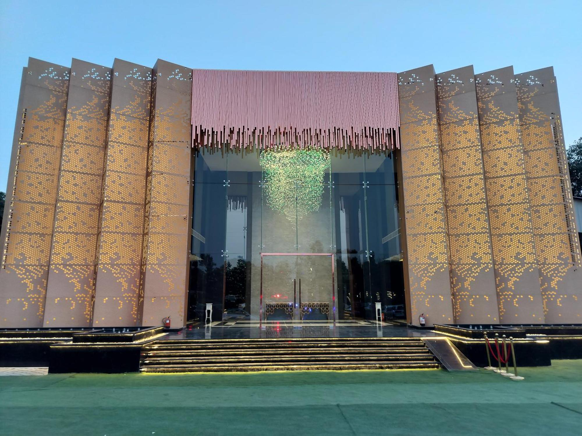 Bel-la Monde Nh8 At 6km From Igi Airport Delhi 4*