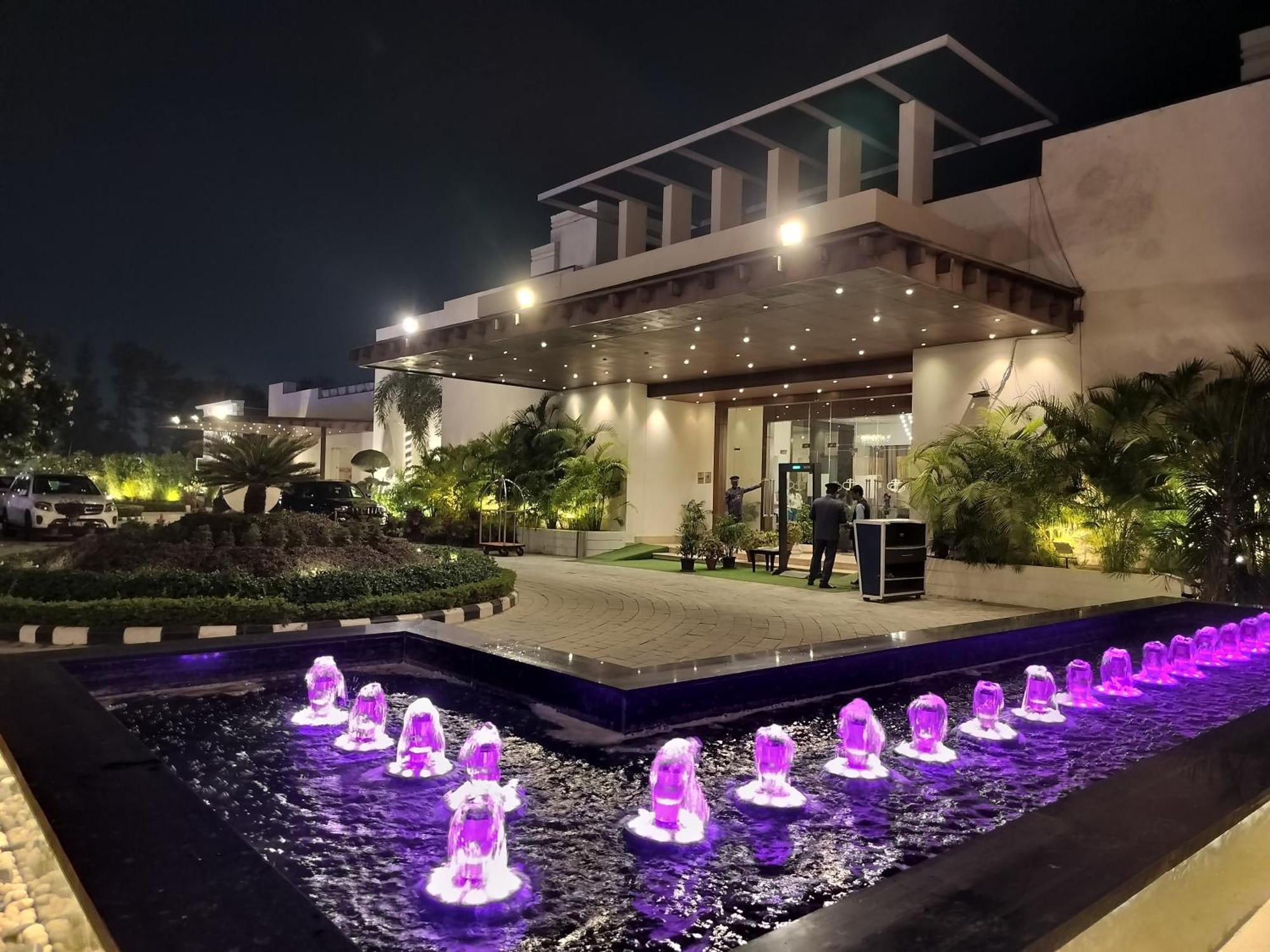 Hotel Bel-la Monde Nh8 At 6km From Igi Airport Delhi 4*