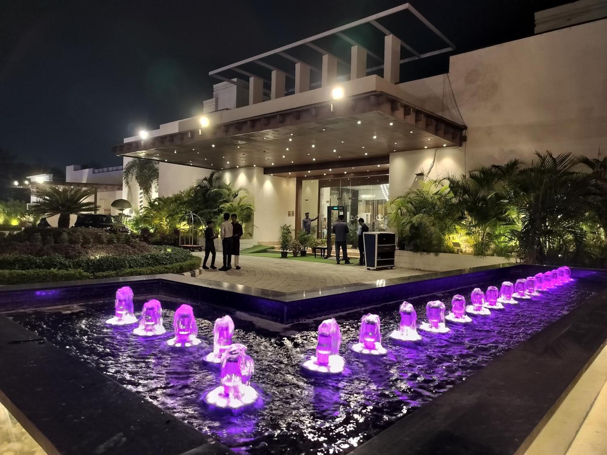 Bel-la Monde Nh8 At 6km From Igi Airport Delhi 4*