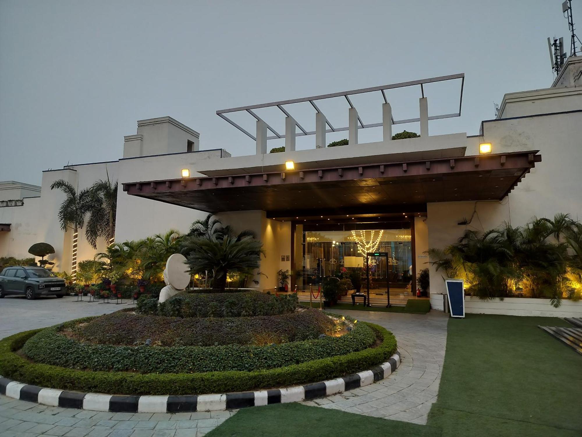 Hotel Bel-la Monde Nh8 At 6km From Igi Airport Delhi New Delhi