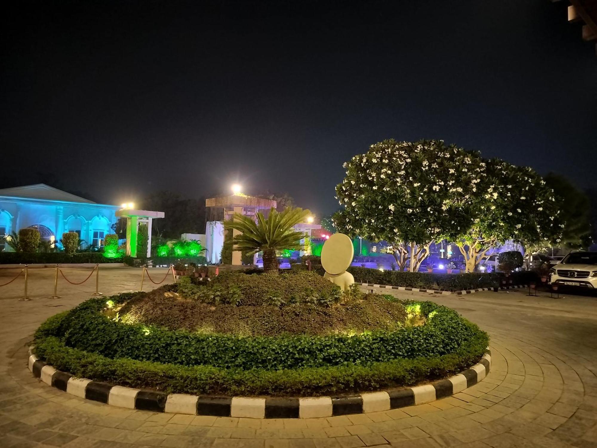 Bel-la Monde Nh8 At 6km From Igi Airport Delhi 4*