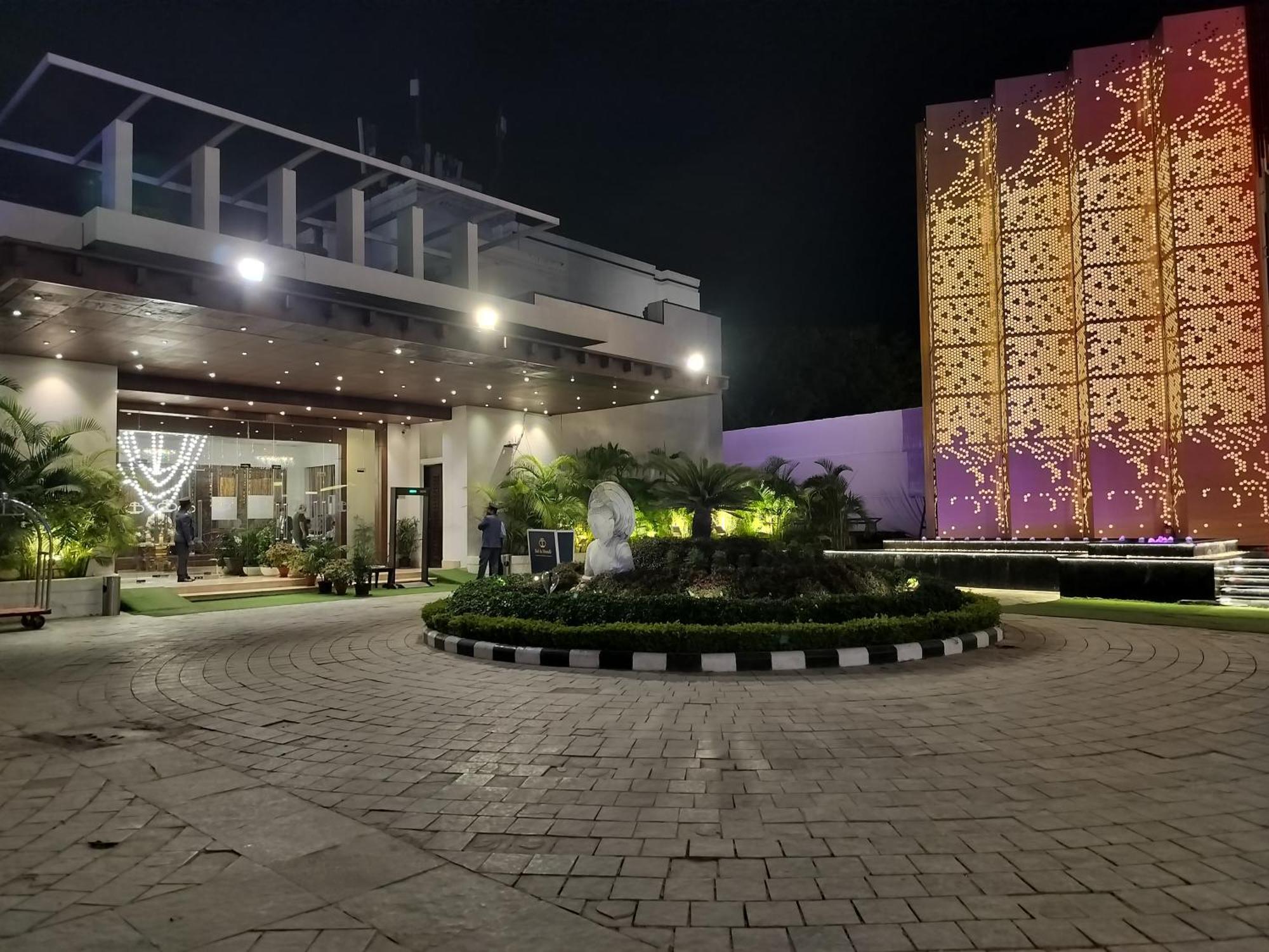 Bel-la Monde Nh8 At 6km From Igi Airport Delhi Hotel 4*