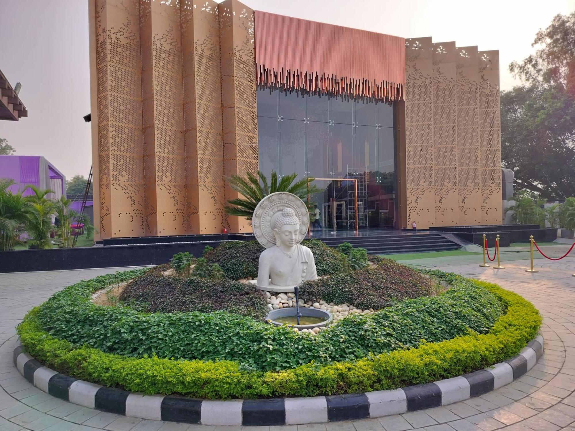 Bel-la Monde Nh8 At 6km From Igi Airport Delhi 4*