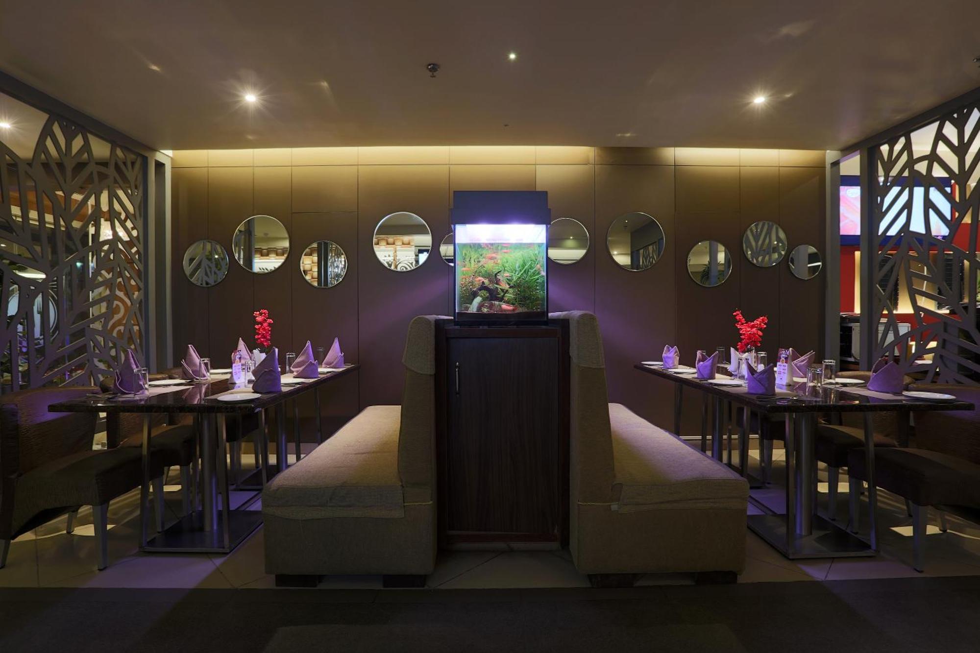 Cardinal Express Oxmo Igi Airport Delhi 4*