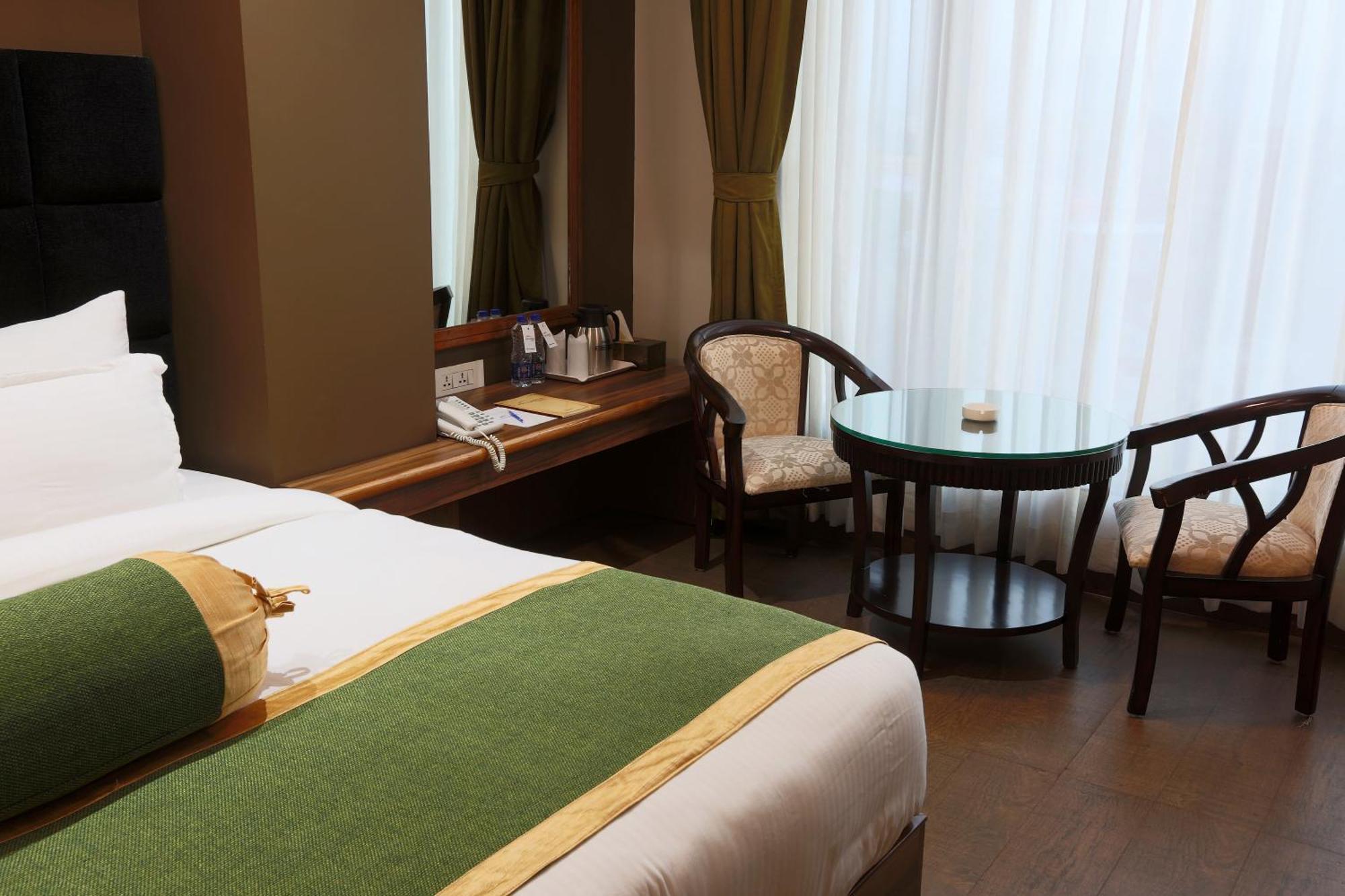 Hotel Cardinal Express Oxmo Igi Airport Delhi 4*