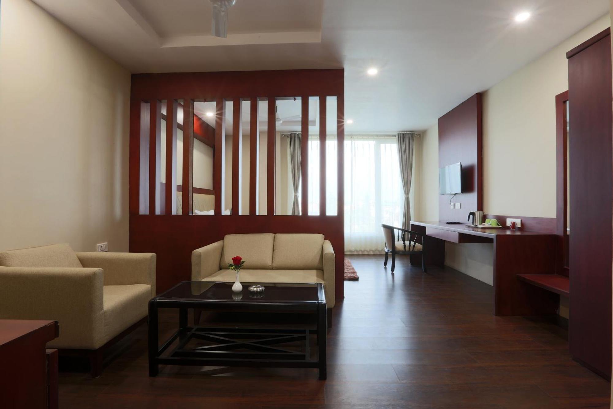 Cardinal Express Oxmo Igi Airport Delhi Hotel