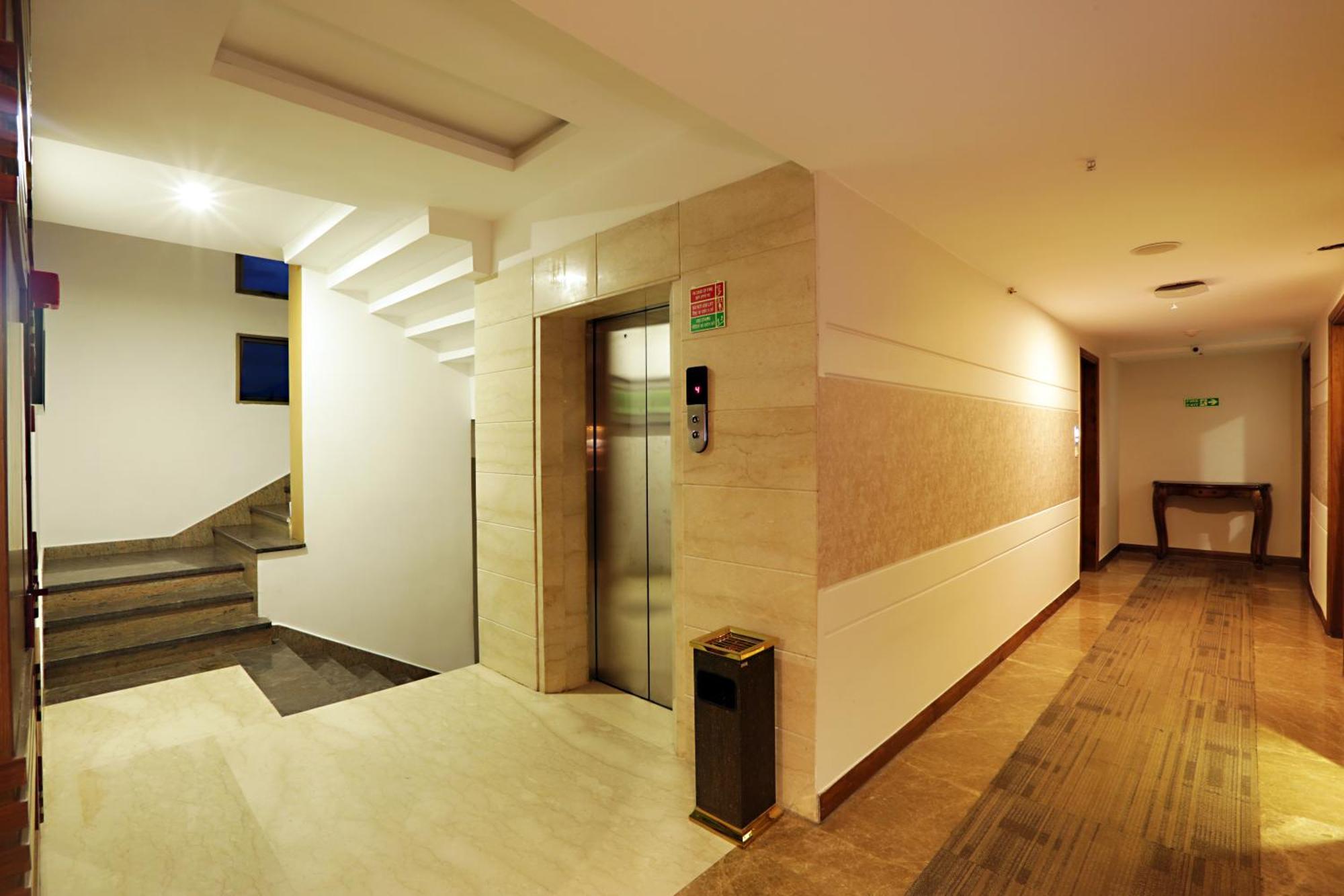 Cardinal Express Oxmo Igi Airport Delhi 4* New Delhi