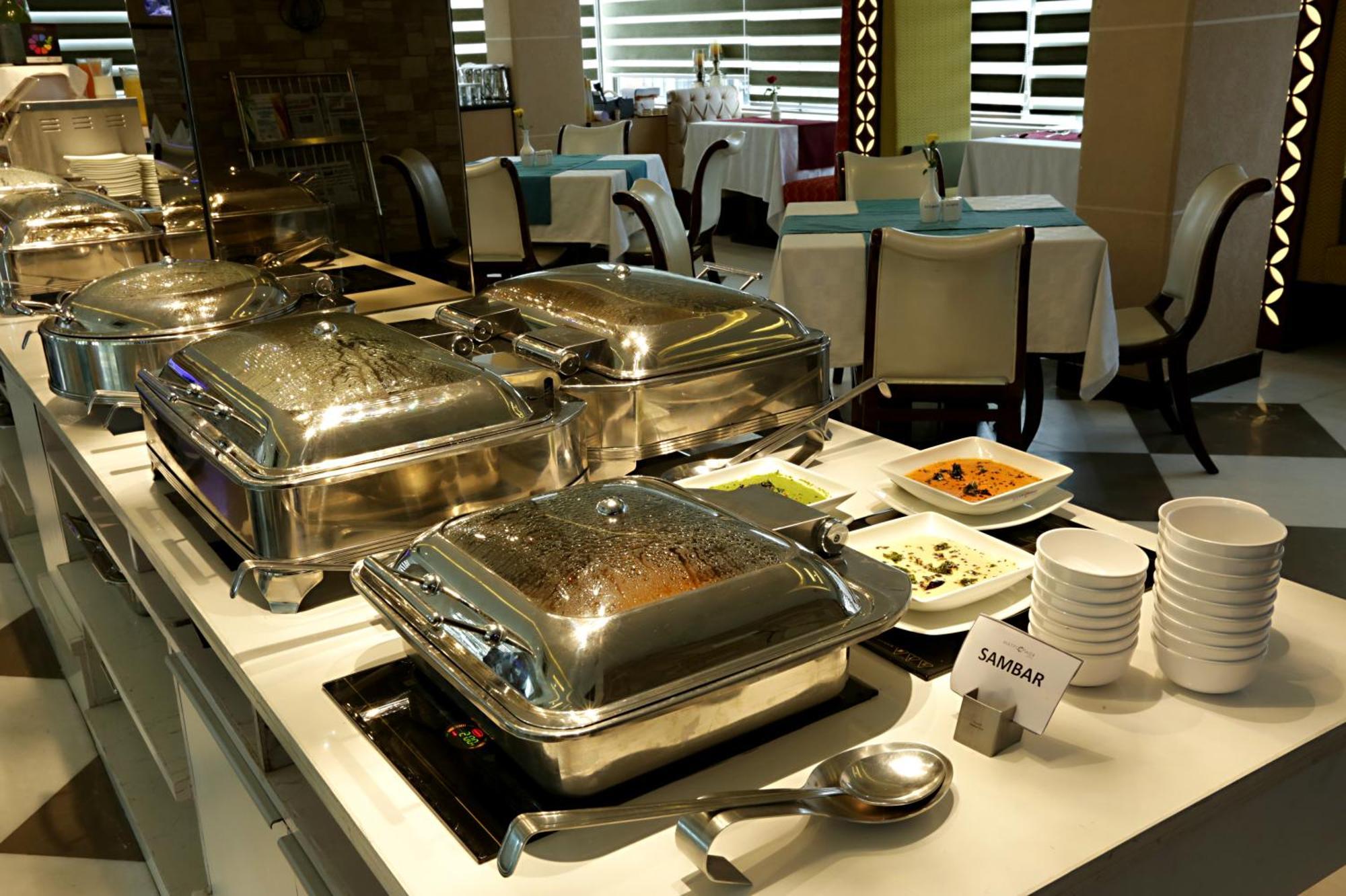 Cardinal Express Oxmo Igi Airport Delhi 4*