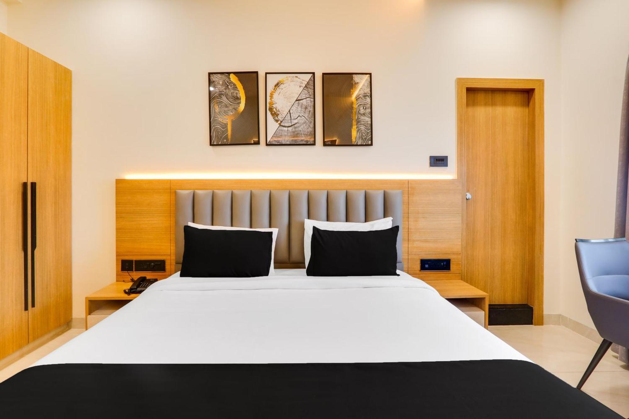 Hotel El De Empire Near Delhi Airport New Delhi