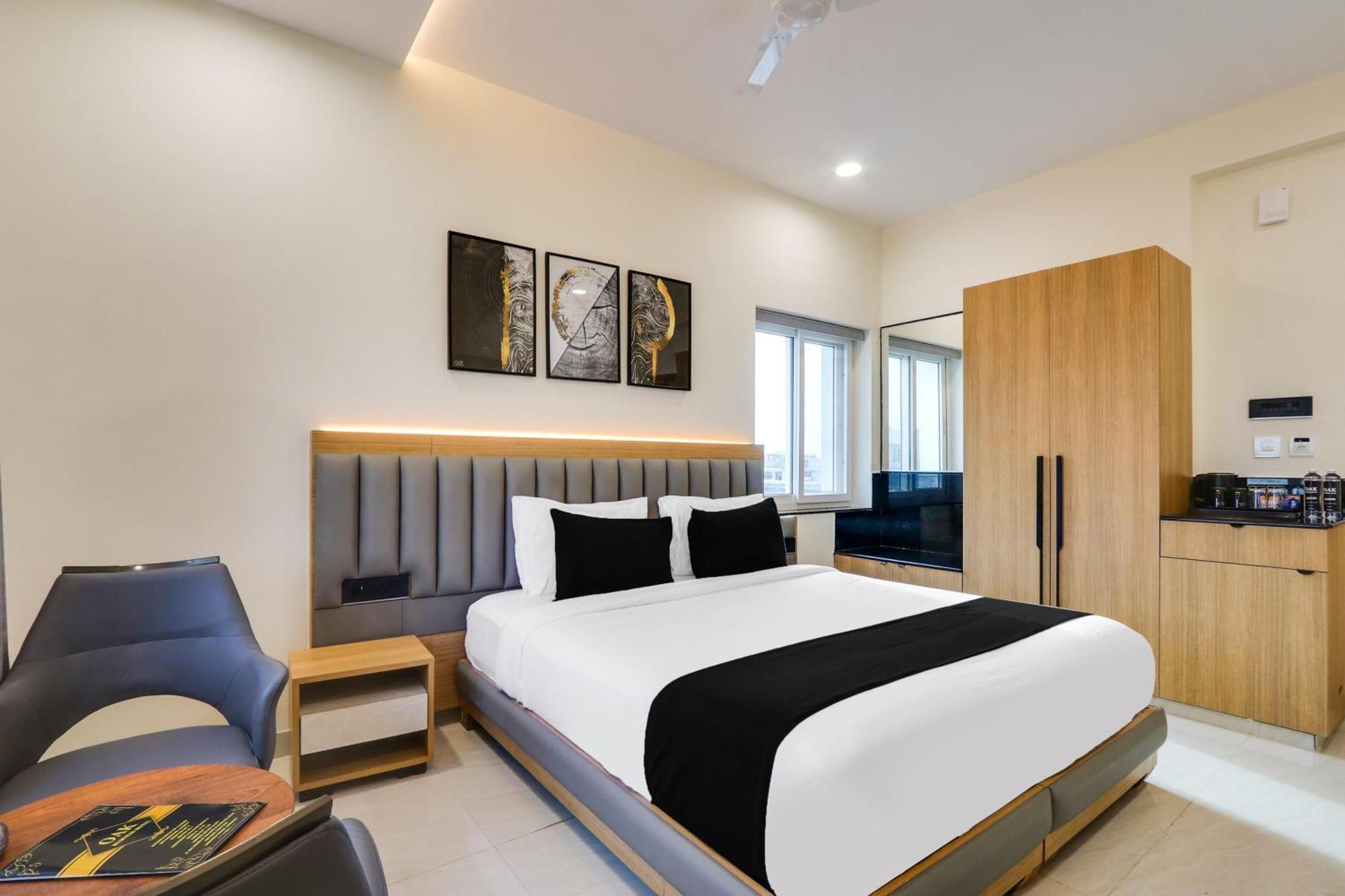 Hotel El De Empire Near Delhi Airport