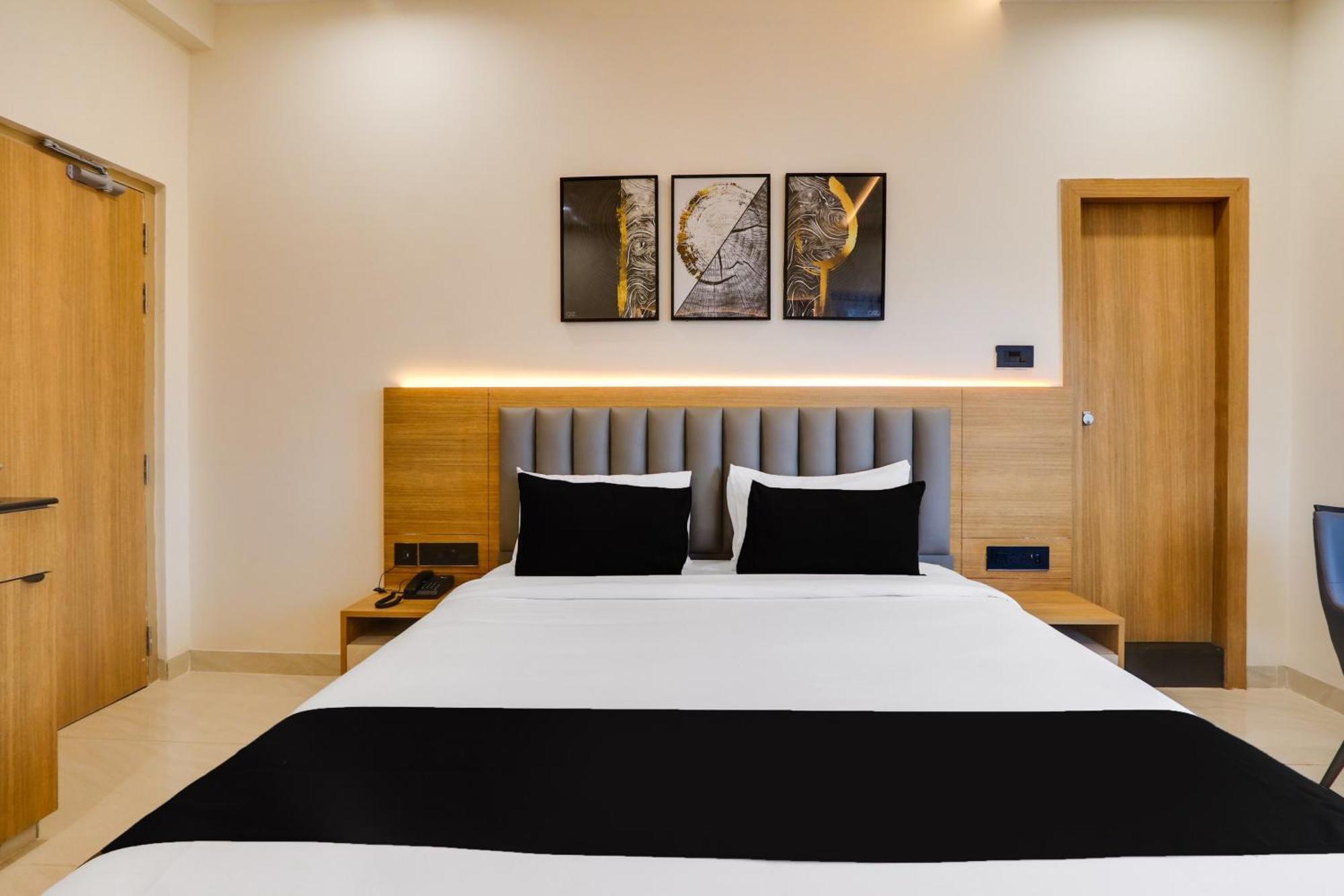 El De Empire Near Delhi Airport 4*
