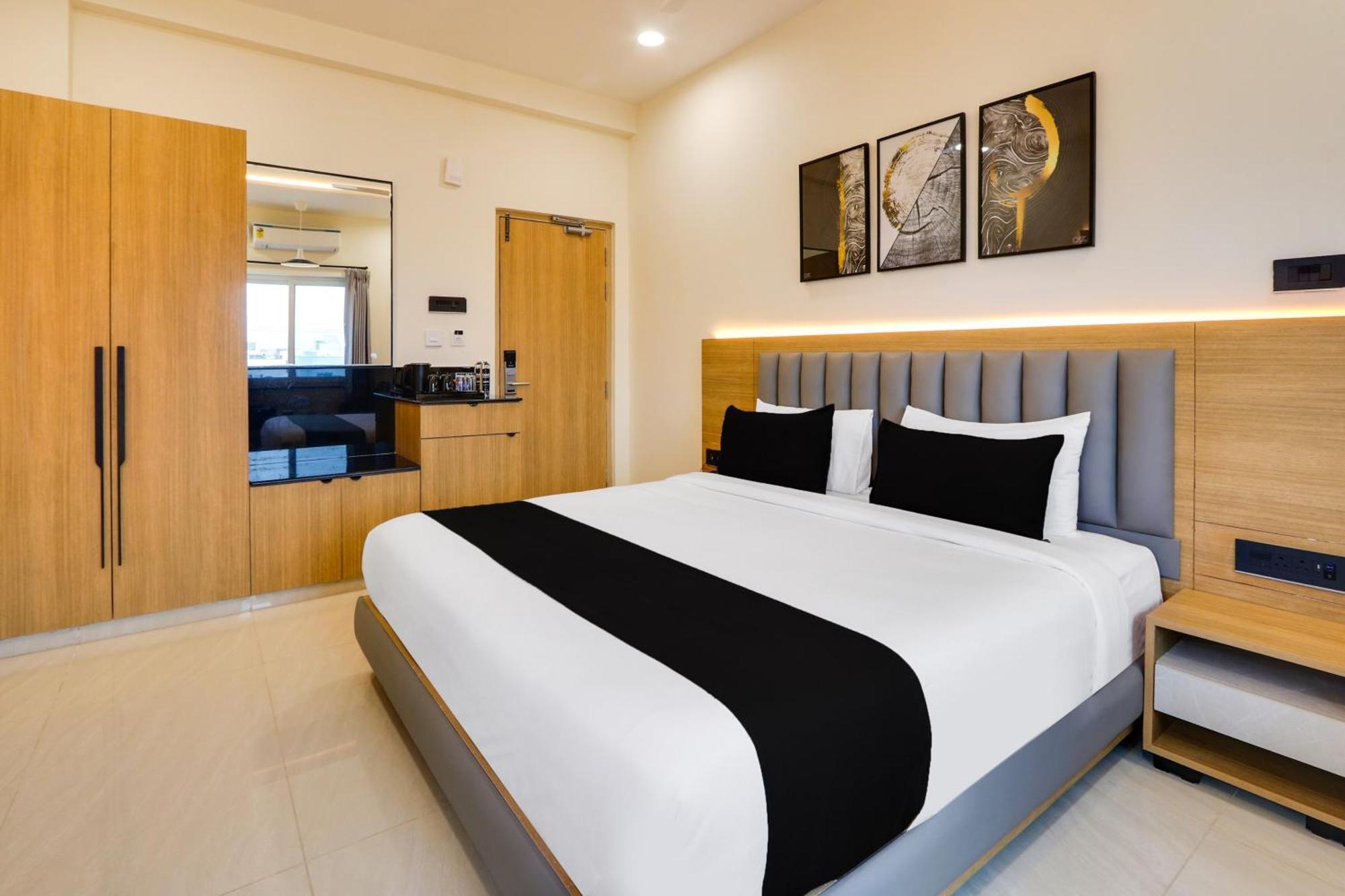 Hotel El De Empire Near Delhi Airport 4*