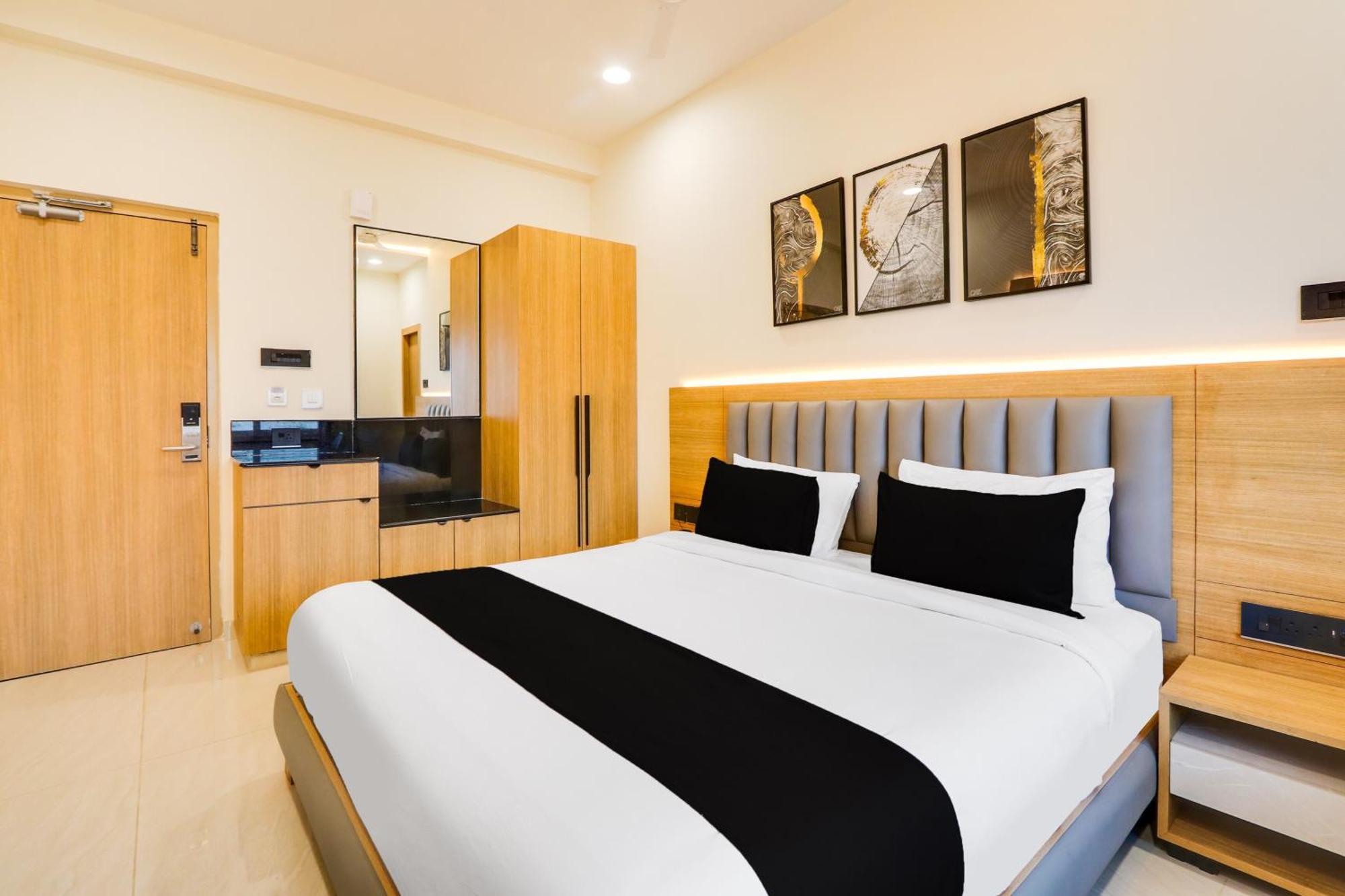 Hotel El De Empire Near Delhi Airport 4*