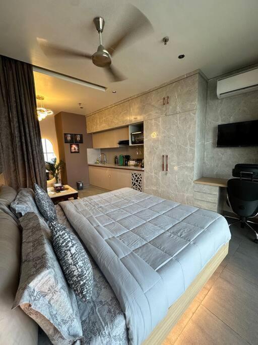 Cityscape Heights On 36th Floor Apartment New Delhi