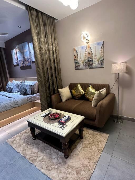 Cityscape Heights On 36th Floor Apartment New Delhi