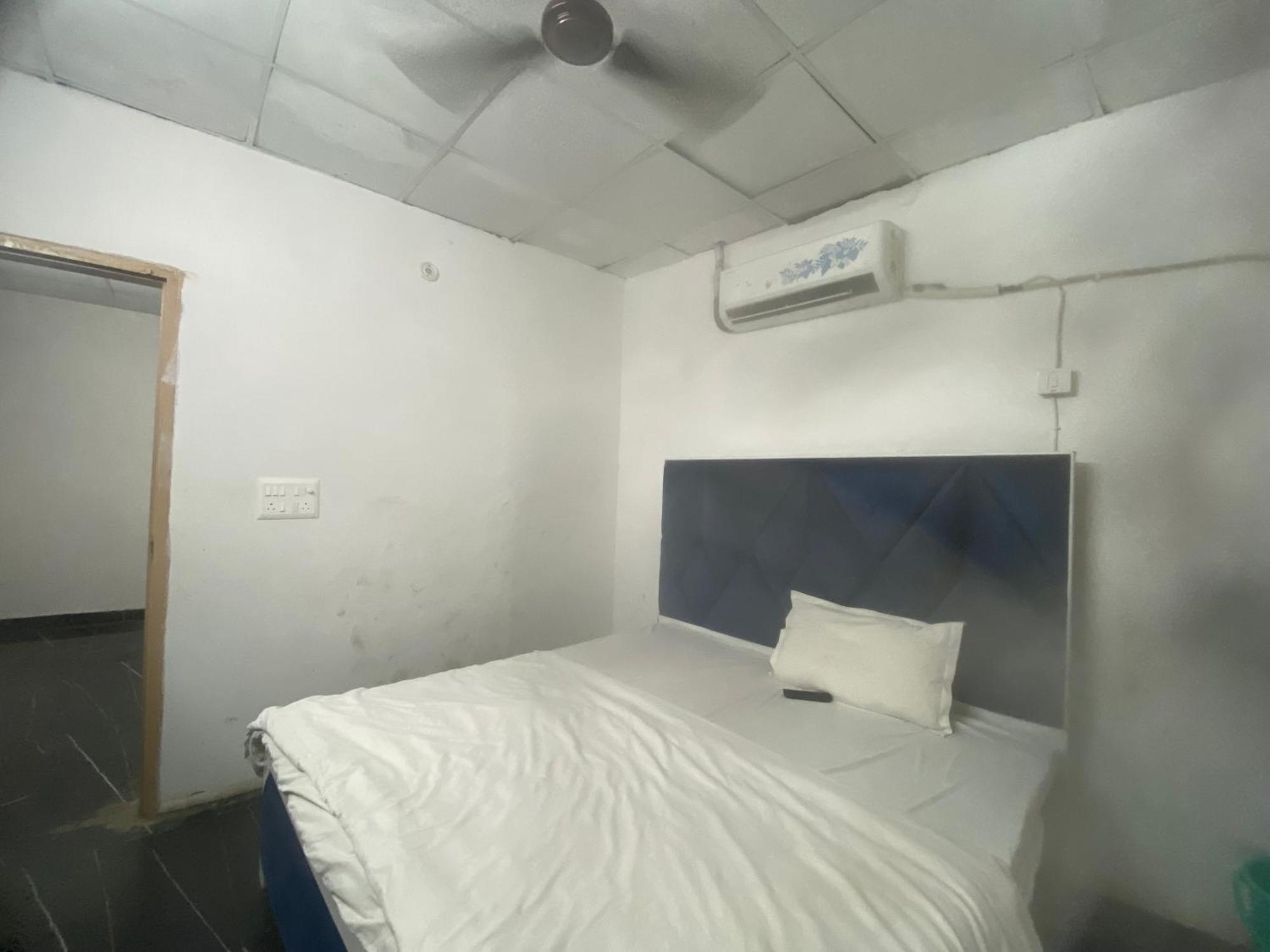 Couple Friendly Feelinn Near Ramesh Nagar Metro Station Hotel New Delhi