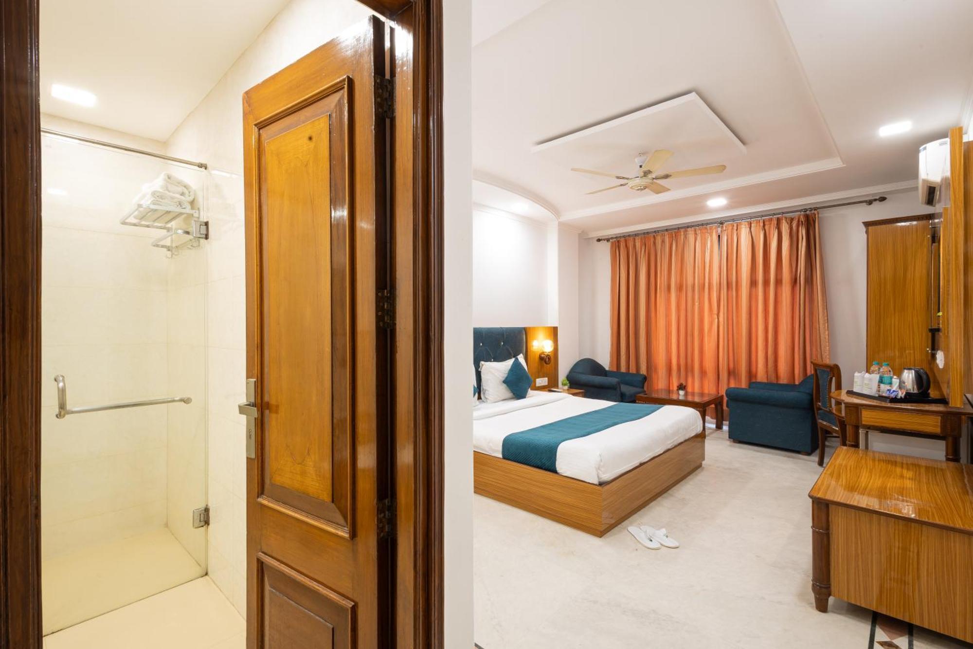 Panickers Residency - Ajmal Khan Market Near Karol Bagh Metro 3*