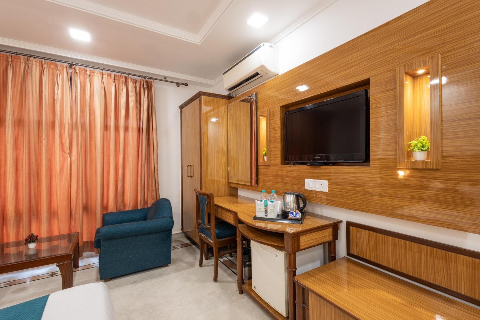 Panickers Residency - Ajmal Khan Market Near Karol Bagh Metro Hotel