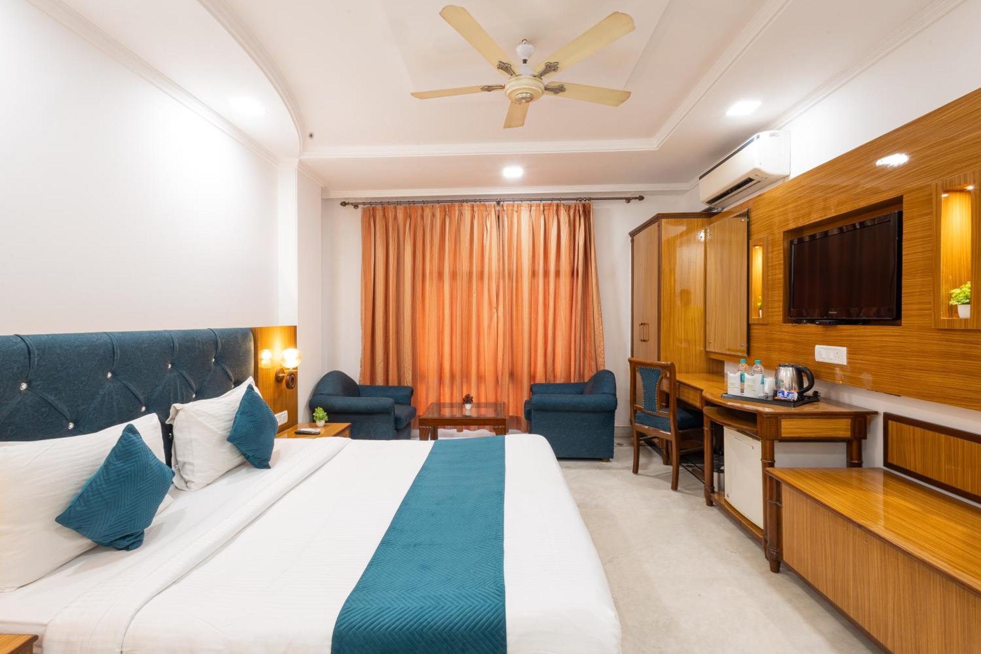 Hotel Panickers Residency - Ajmal Khan Market Near Karol Bagh Metro 3*