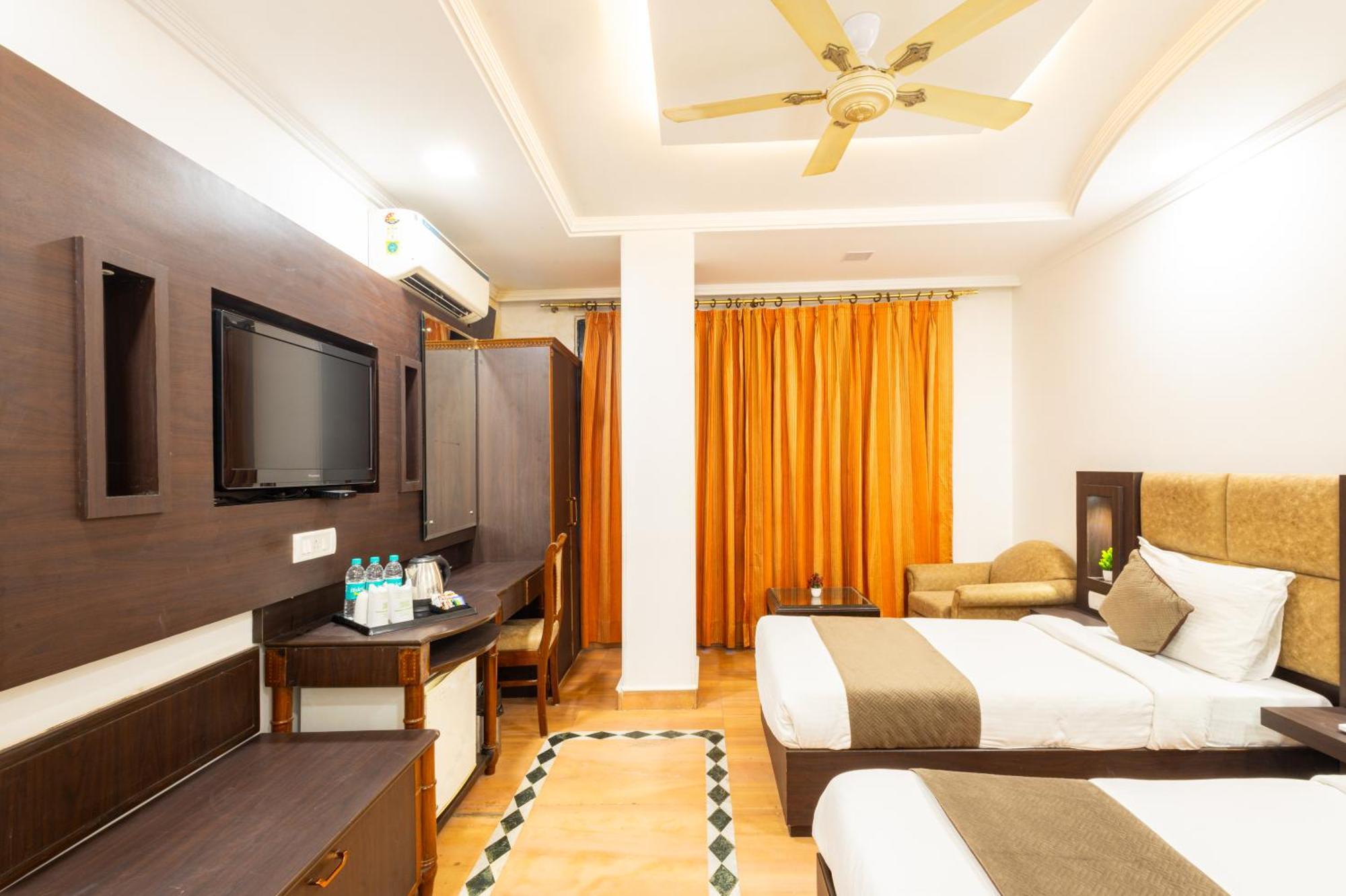 Panickers Residency - Ajmal Khan Market Near Karol Bagh Metro Hotel 3*