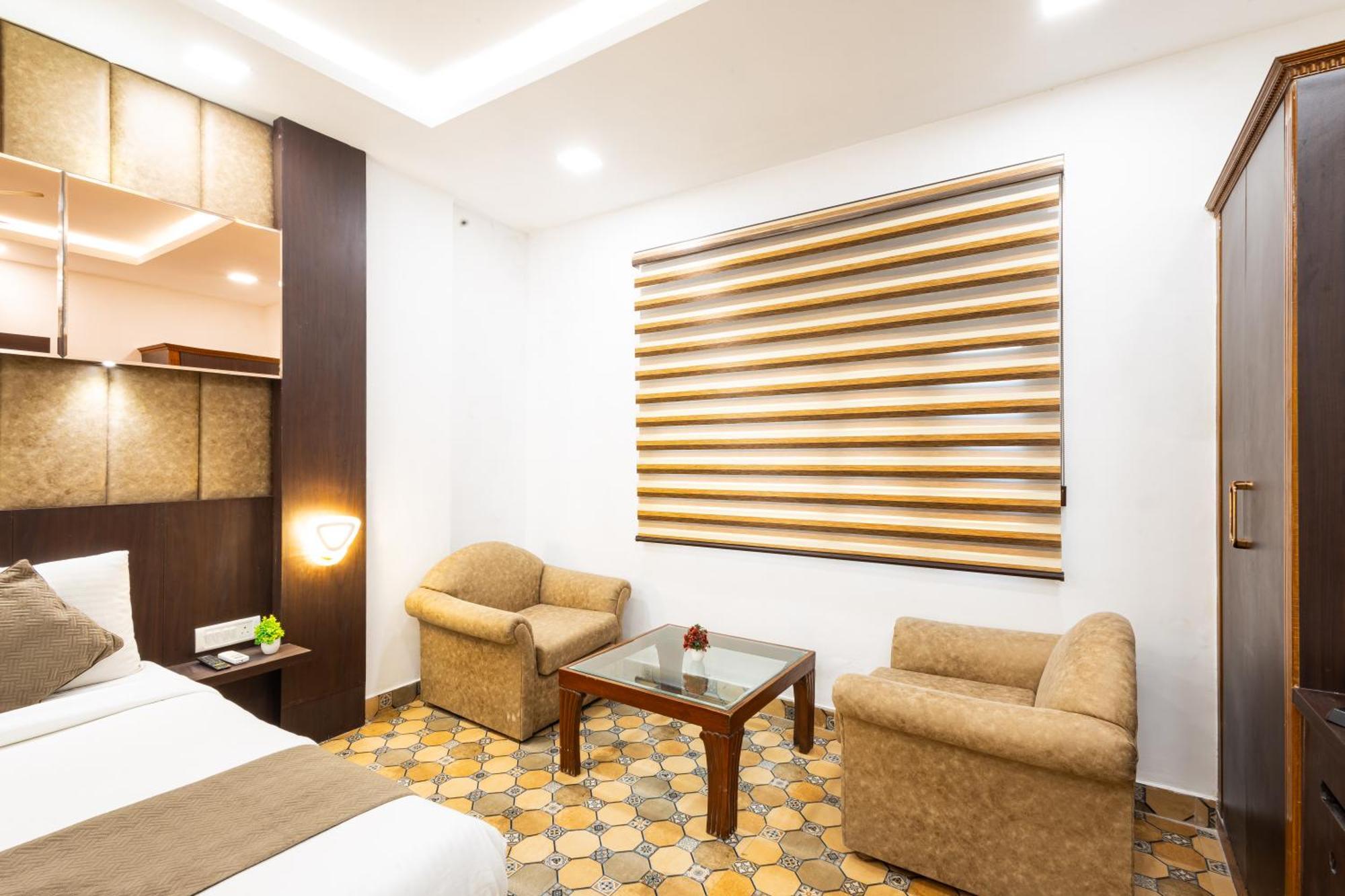 Panickers Residency - Ajmal Khan Market Near Karol Bagh Metro 3*