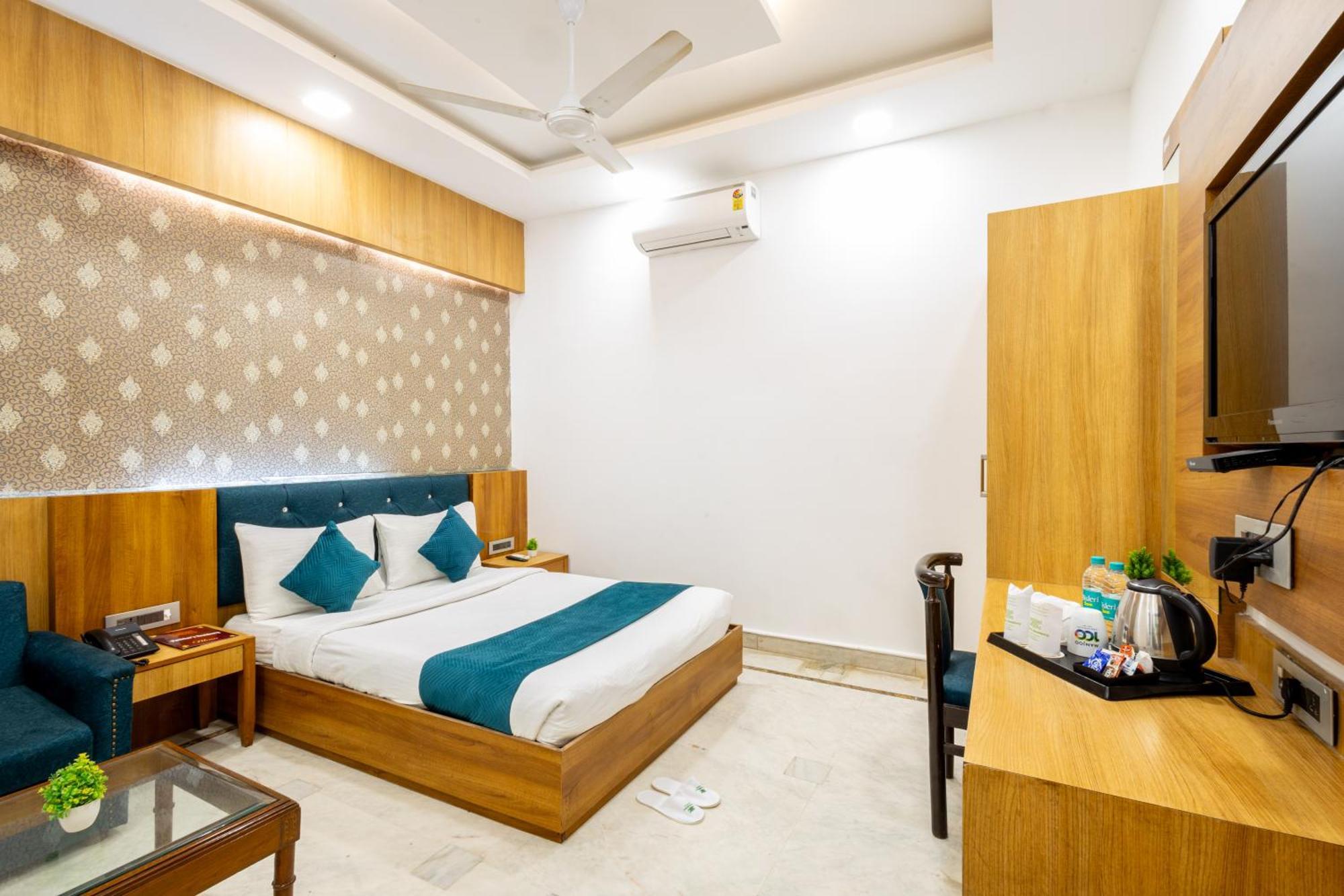 Panickers Residency - Ajmal Khan Market Near Karol Bagh Metro Hotel 3*