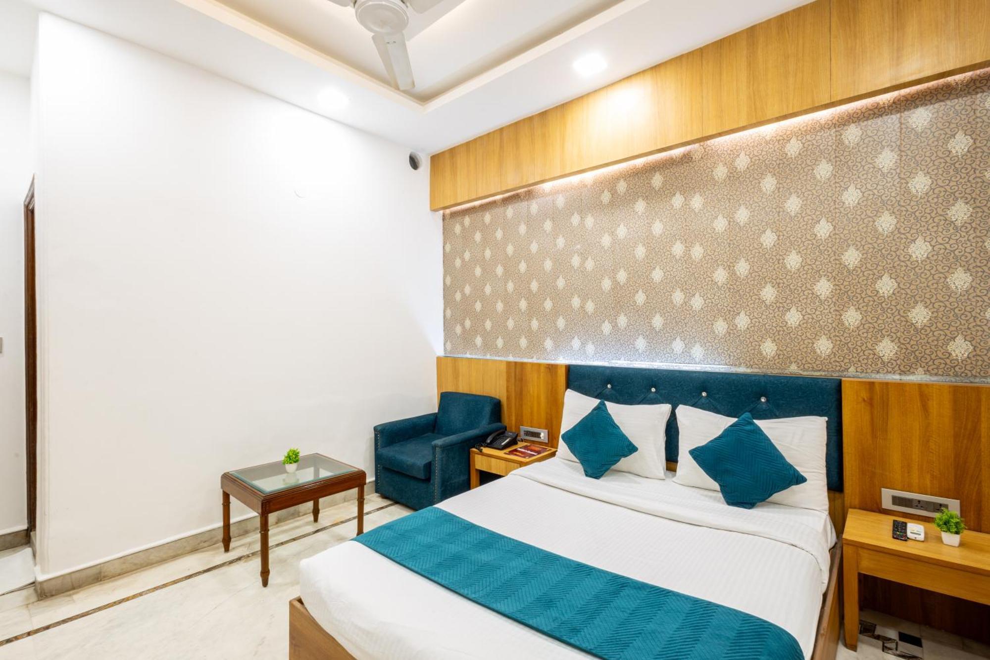 Hotel Panickers Residency - Ajmal Khan Market Near Karol Bagh Metro 3*