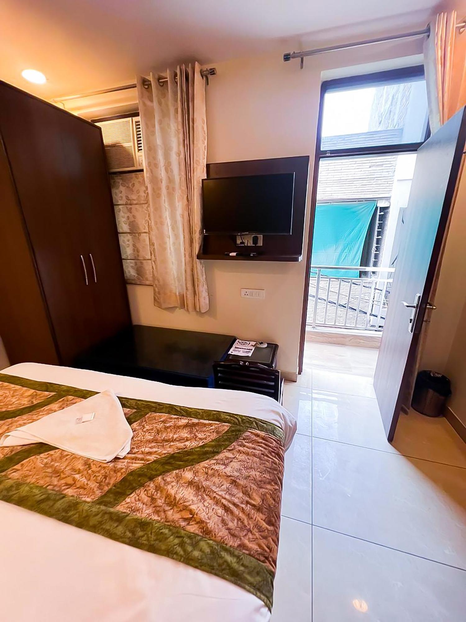 Bed & Breakfast Red Stone Near Igi Airport *