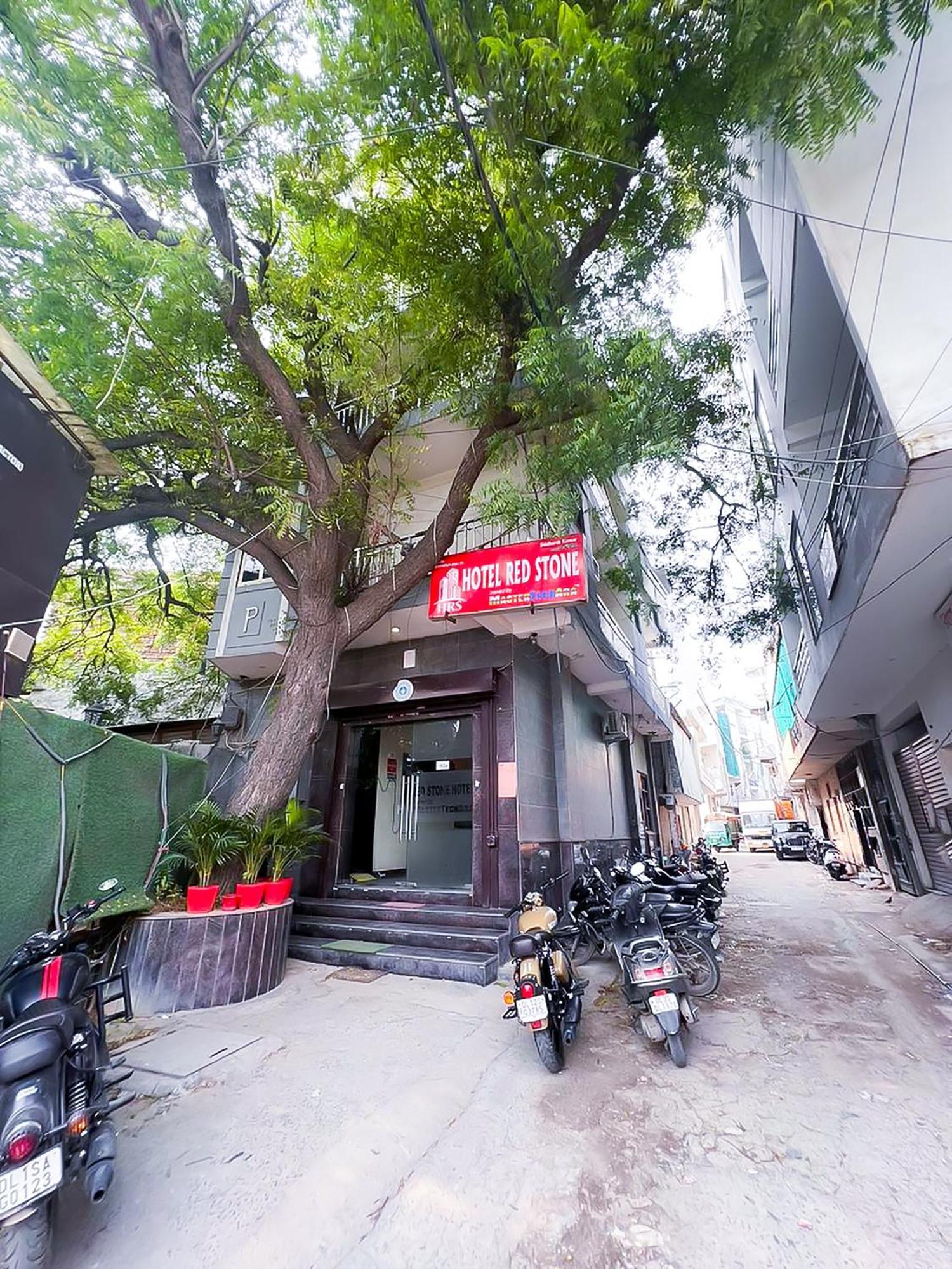Red Stone Near Igi Airport Bed & Breakfast *