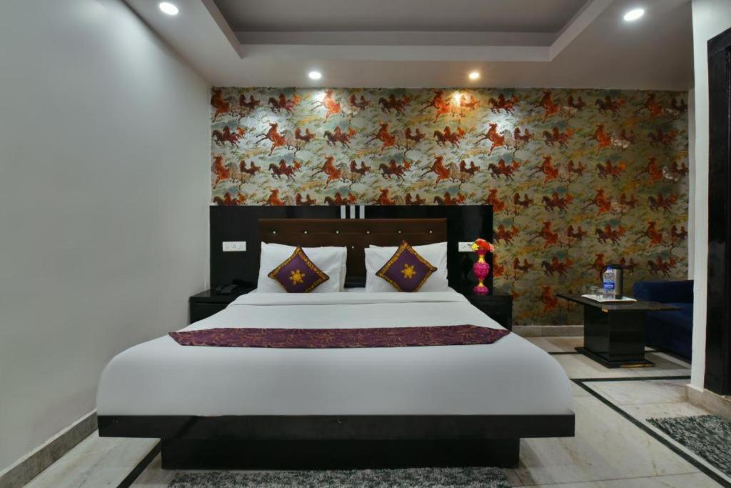 Guest house Shiva International Near By Igi Airport