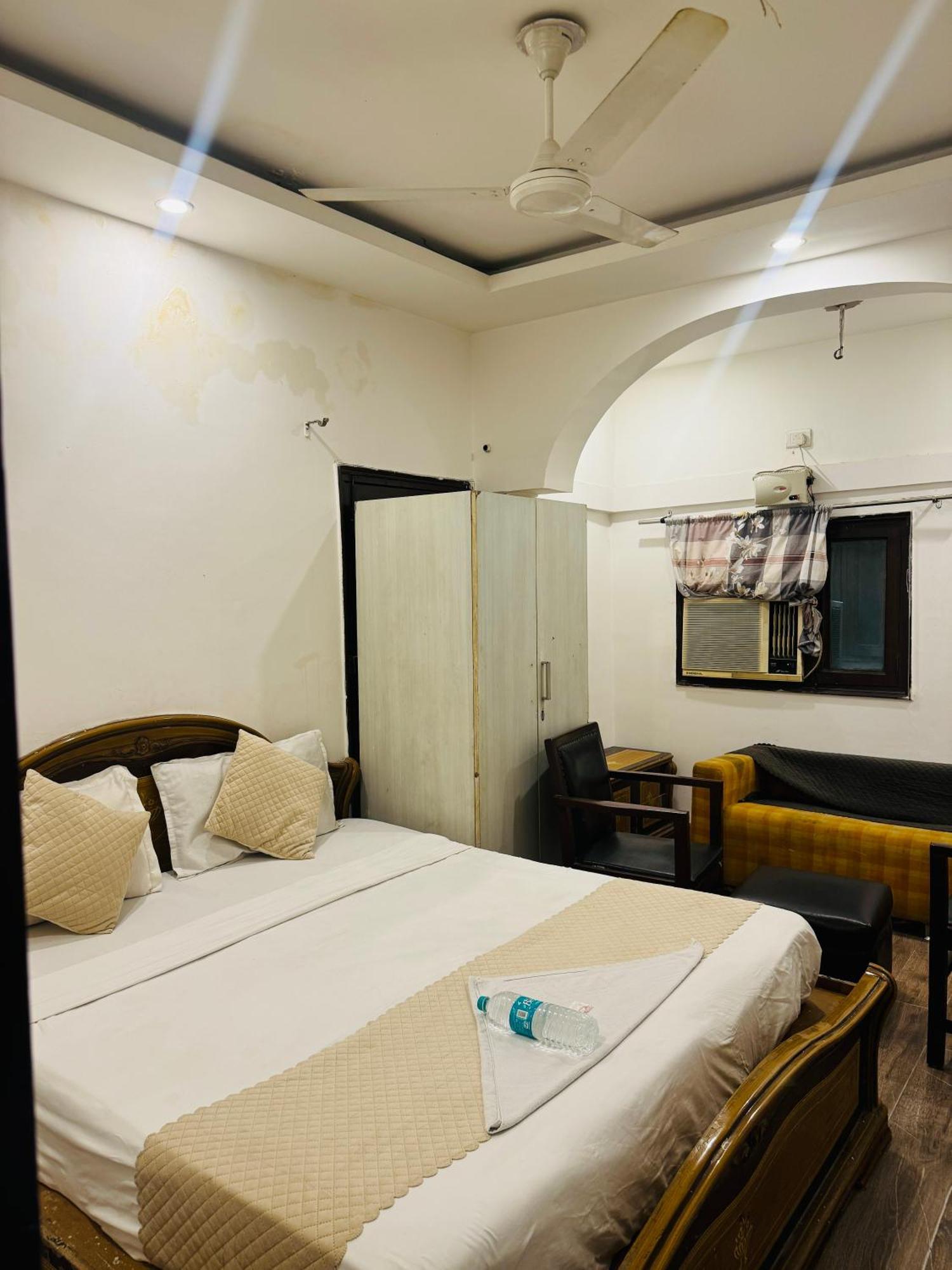 Hotel Bir - Jangpura New Delhi