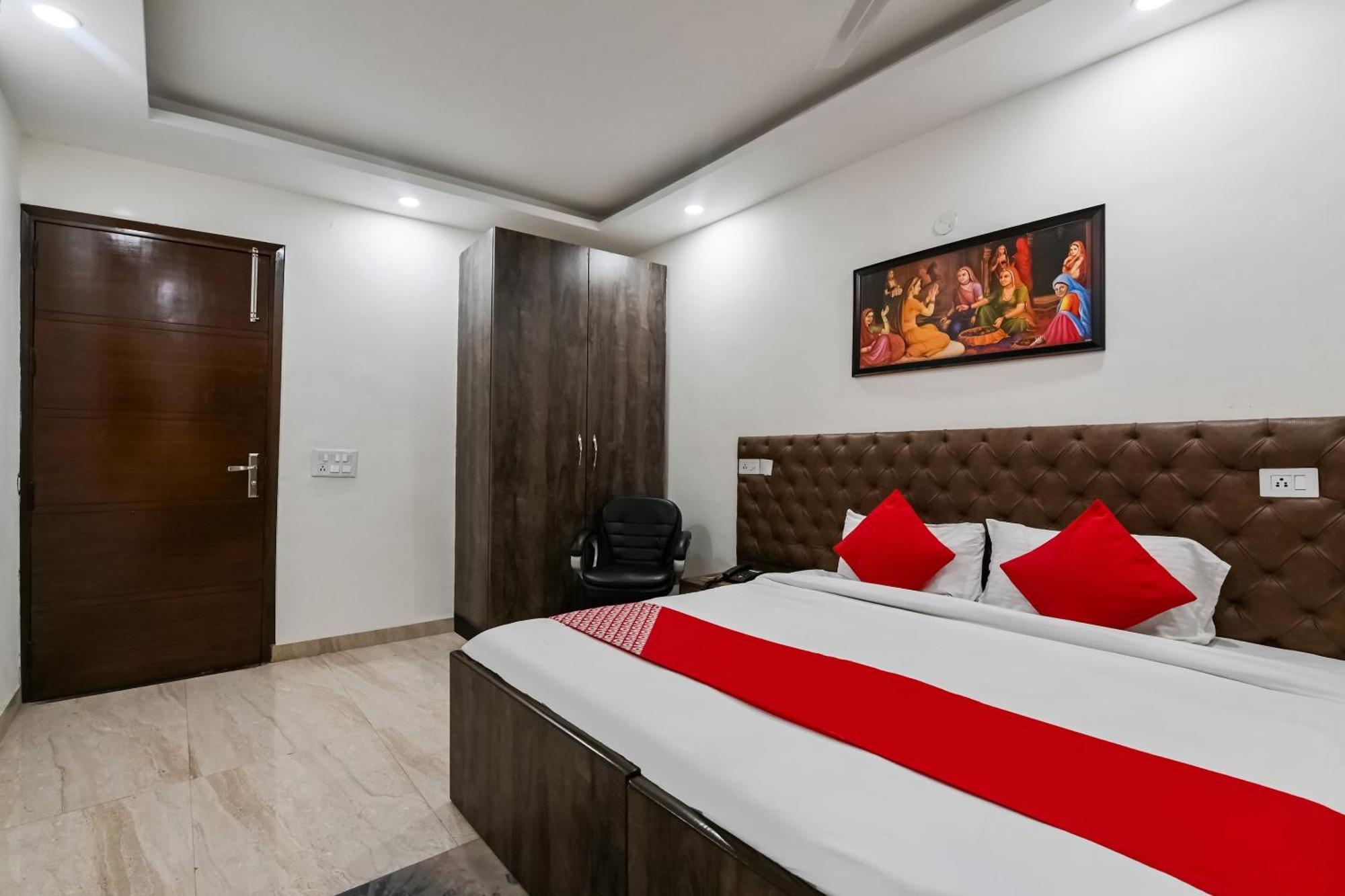O Premium Chhatarpur Hotel Nova Deli