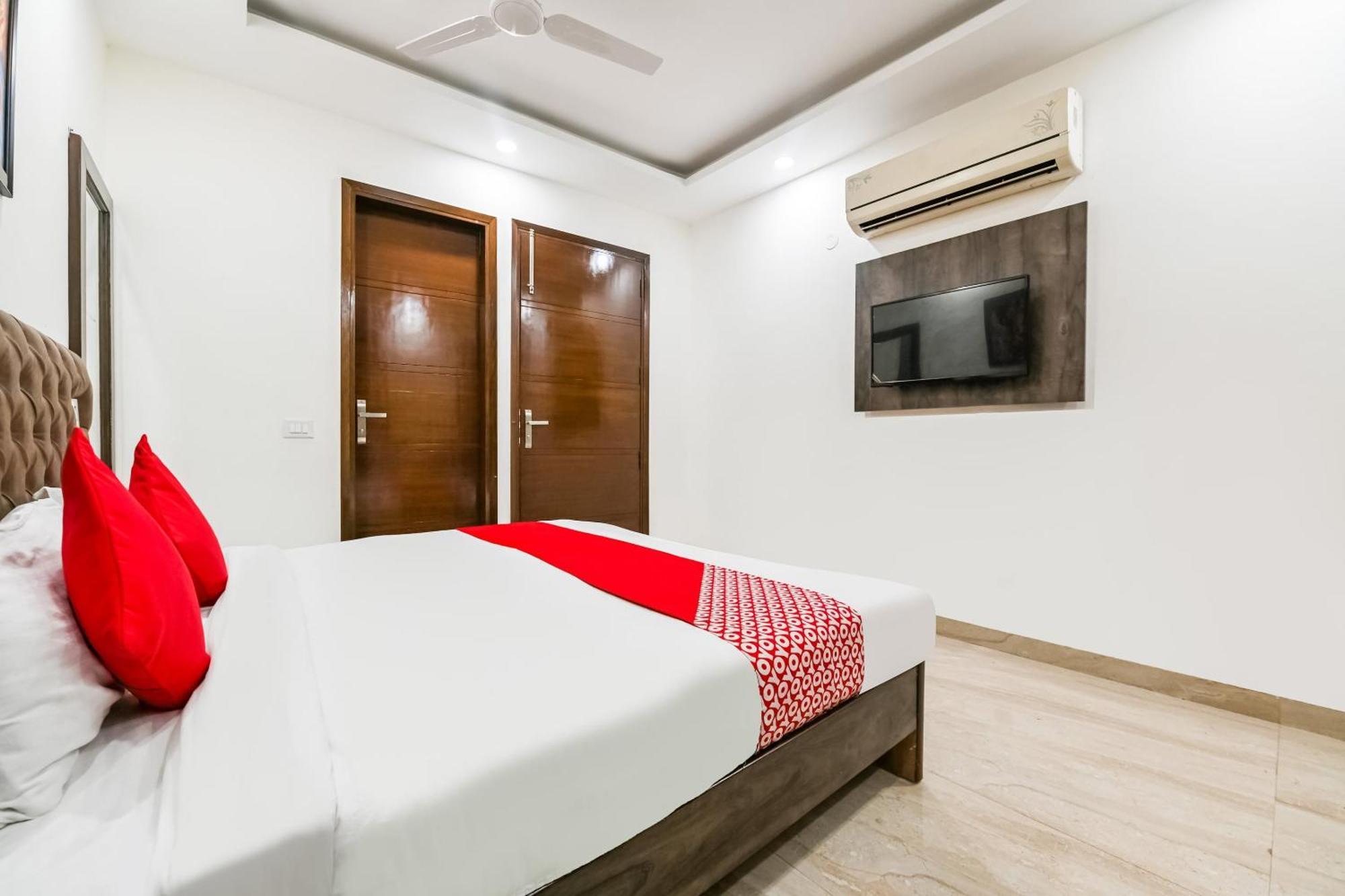 Hotel O Premium Chhatarpur Nova Deli