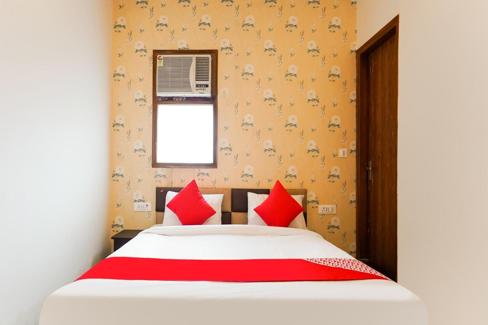 O Kaushik Hotel New Delhi