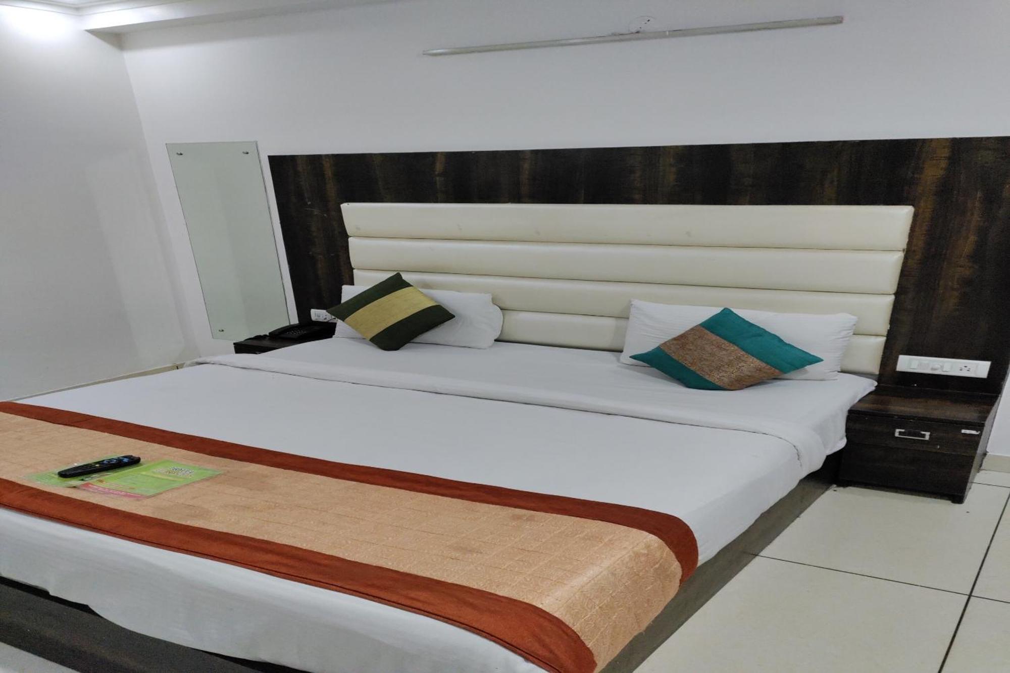 Capital O Luxury Cloud Hotel New Delhi