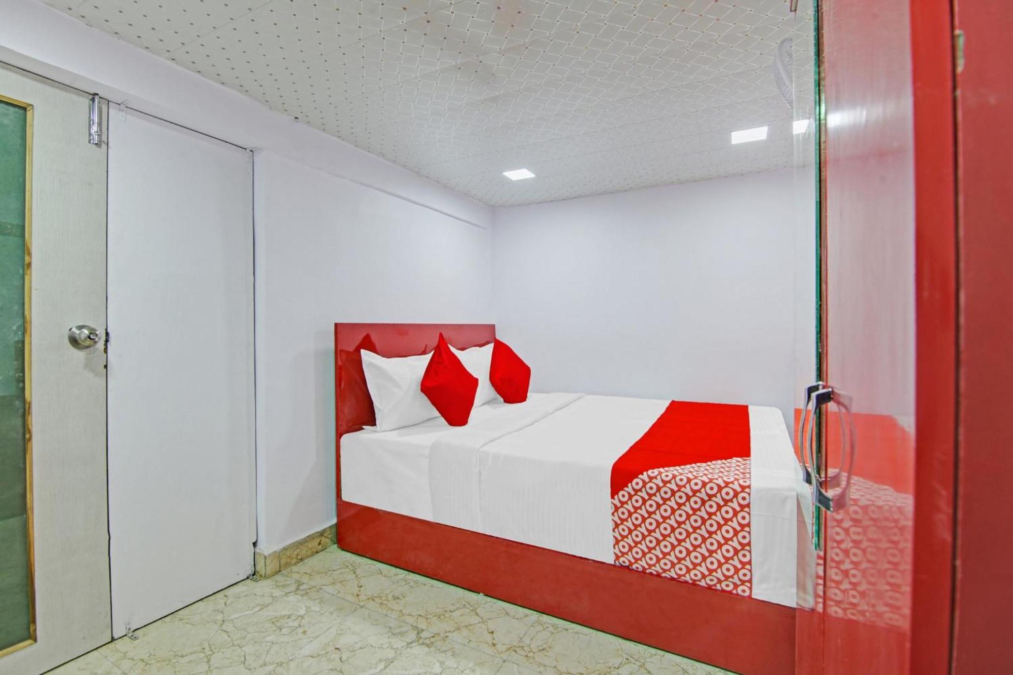 Hotel O Happiness Near Tdi Mall 3*