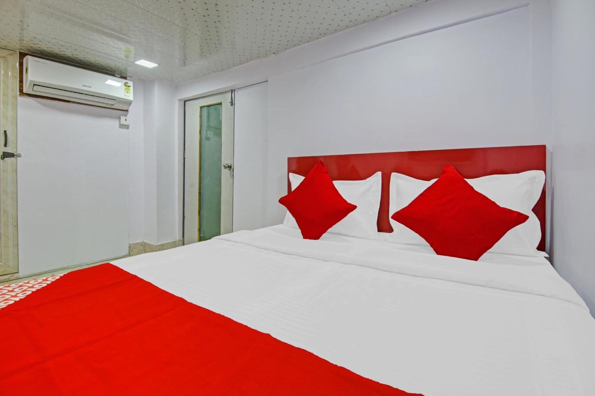 O Happiness Near Tdi Mall 3*