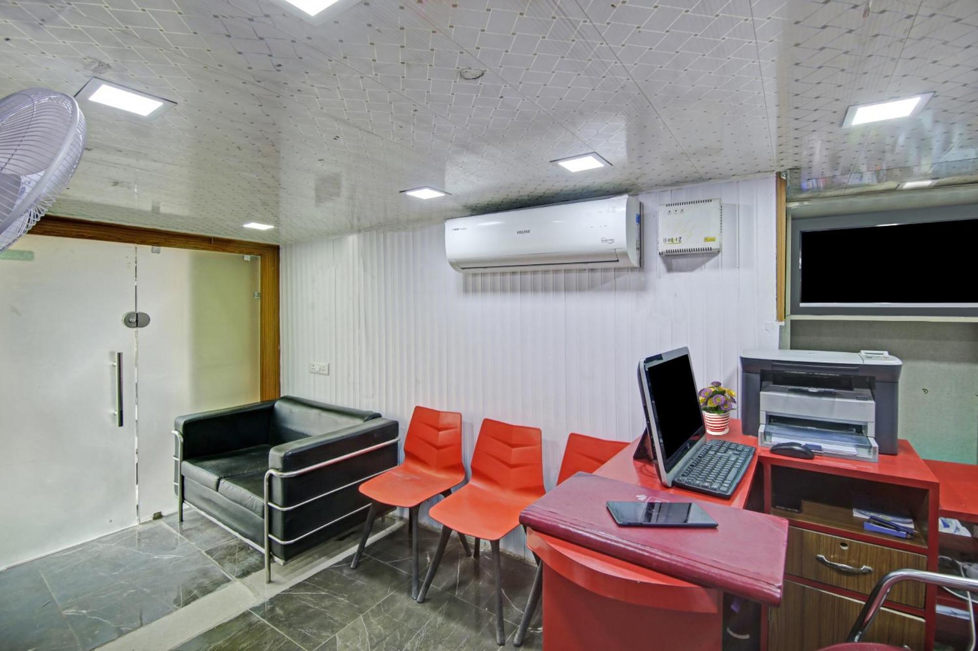 O Happiness Near Tdi Mall 3*