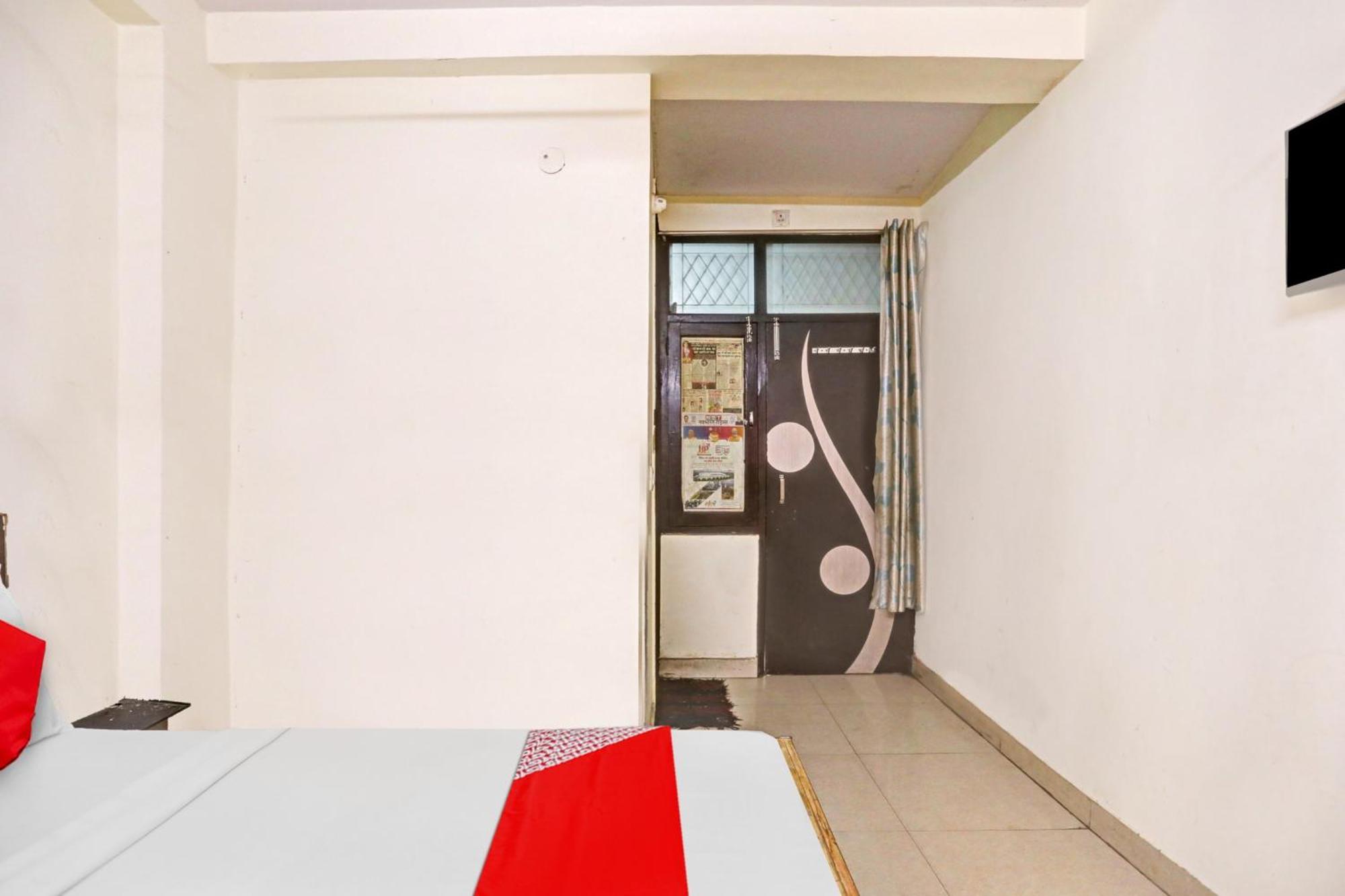 Hotel O Deurali Dx New Delhi