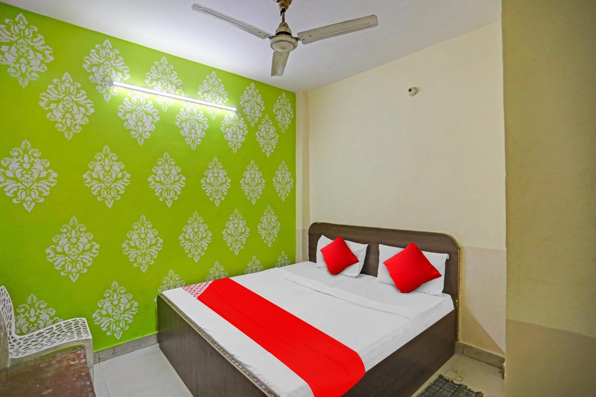 Hotel O Deurali Dx New Delhi