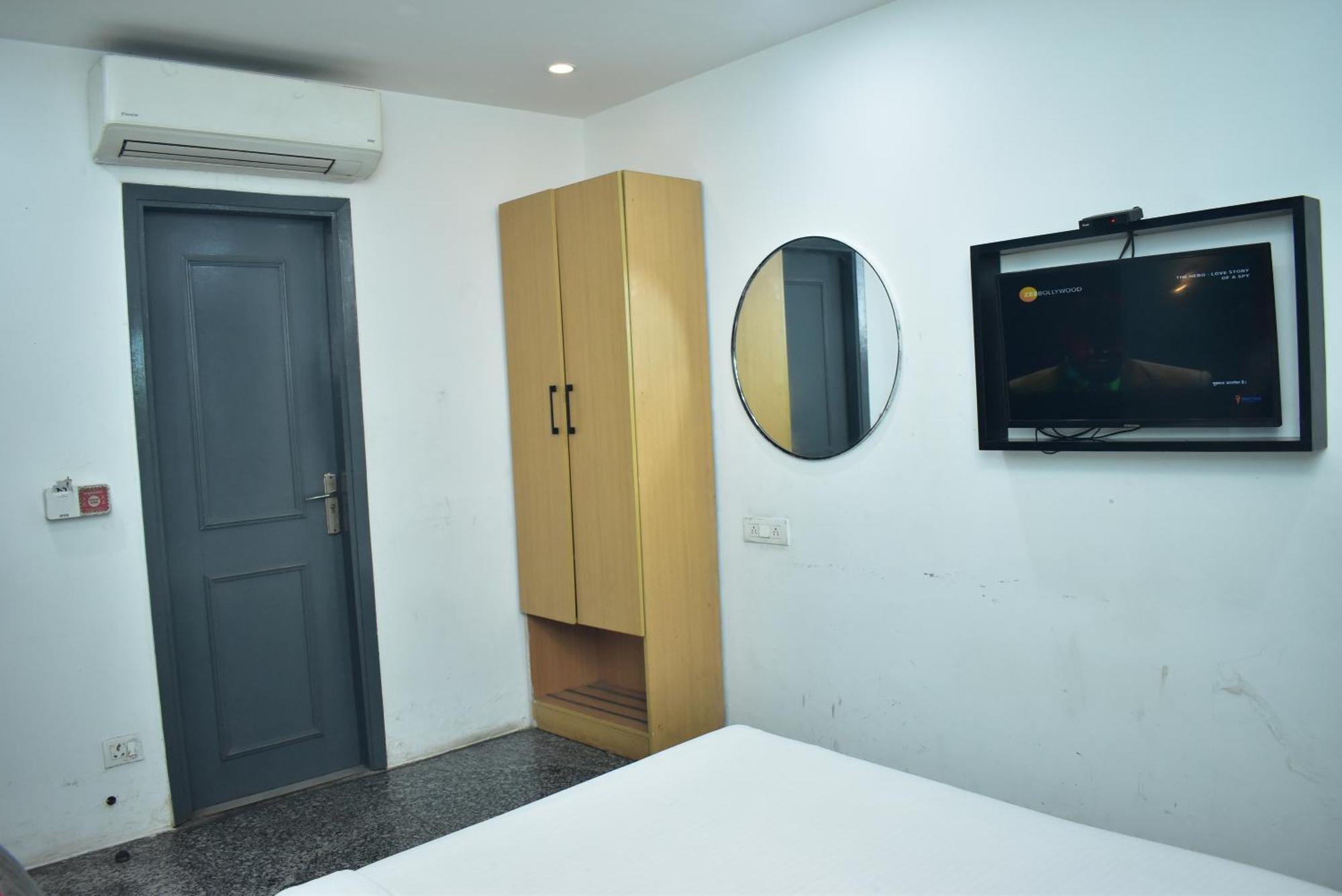 Golden Saffron By Qotel-punjabi Bagh Hotel 3*