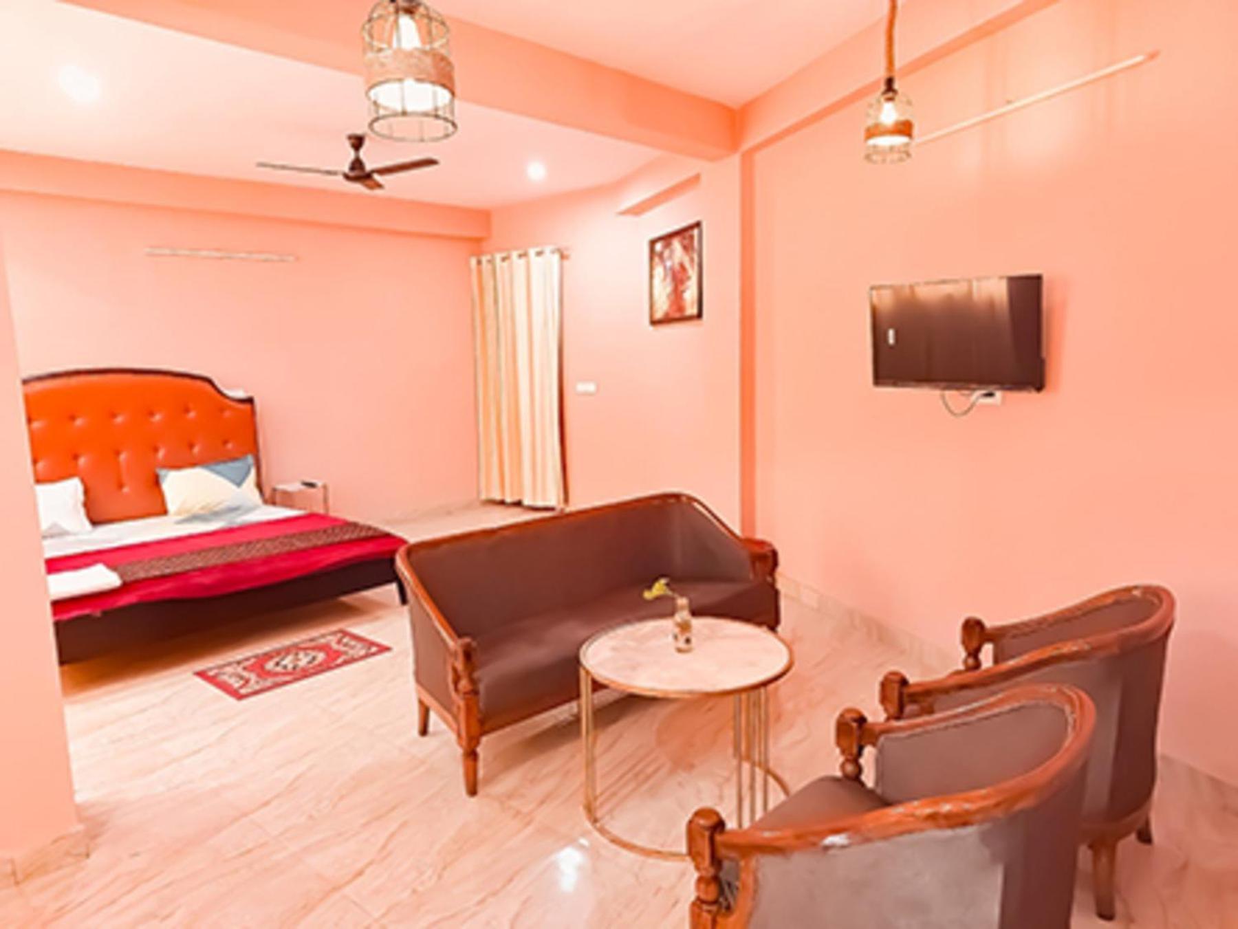 In Dwarka 8 Sec Hotel New Delhi