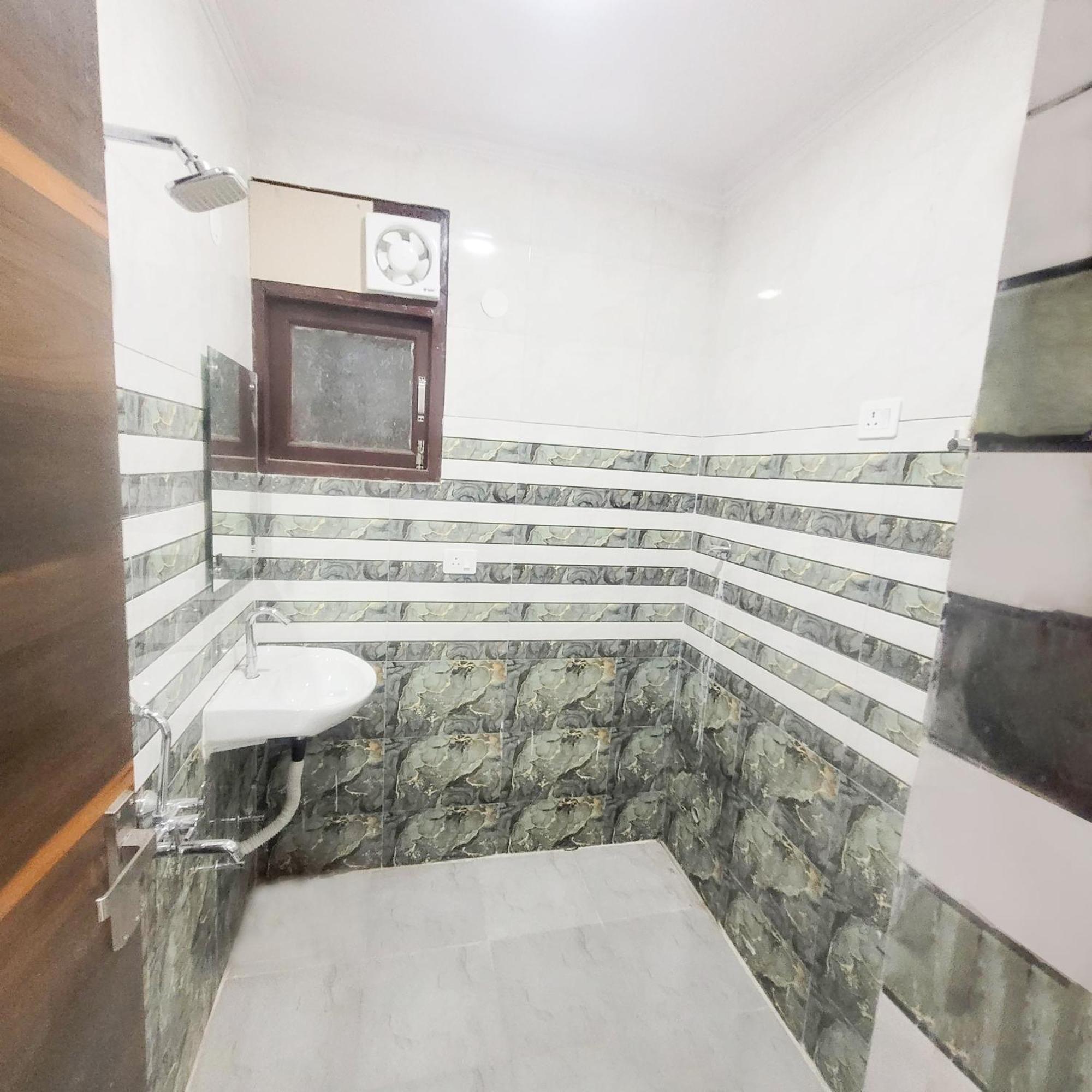 Hotel In Dwarka 8 Sec