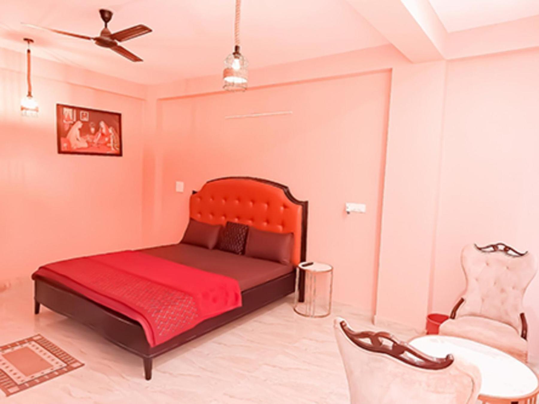 In Dwarka 8 Sec Hotel 3*