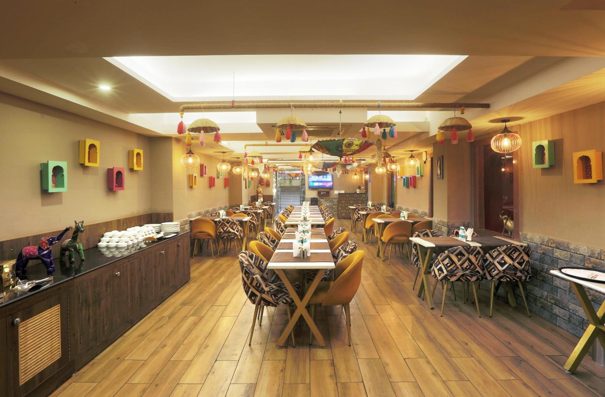 Hotel Oxmo Delhi Airport 4*