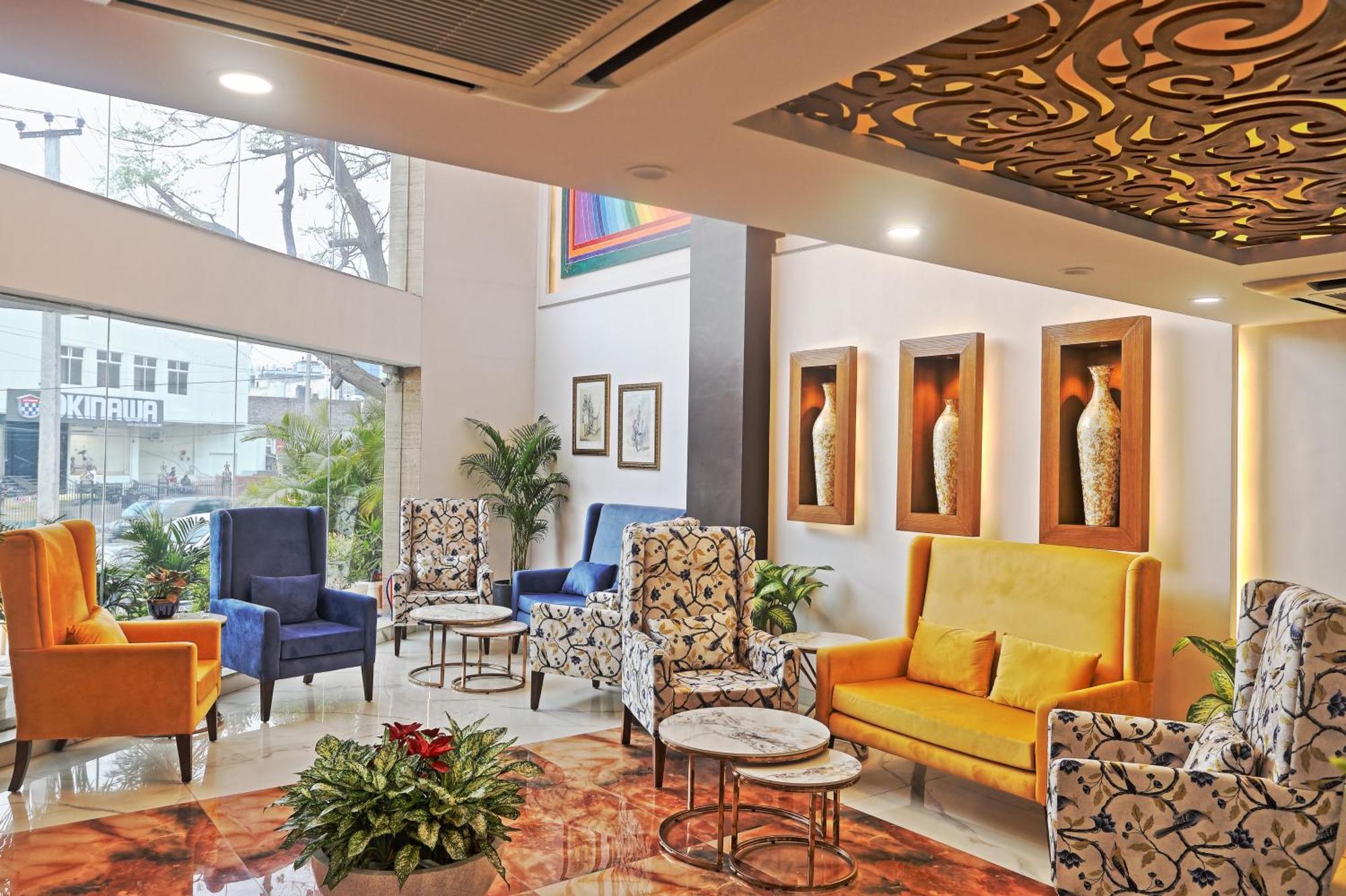 Oxmo Delhi Airport Hotel