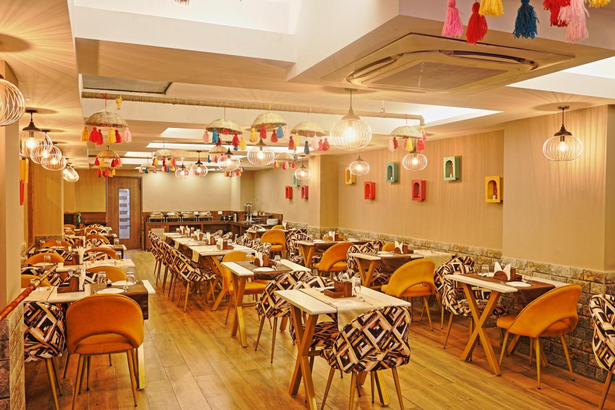 Oxmo Delhi Airport Nova Deli