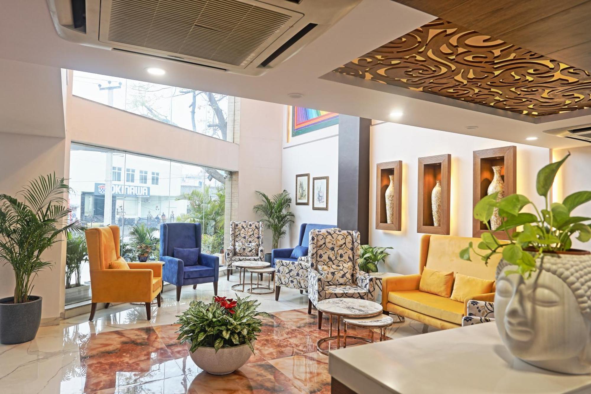 Hotel Oxmo Delhi Airport