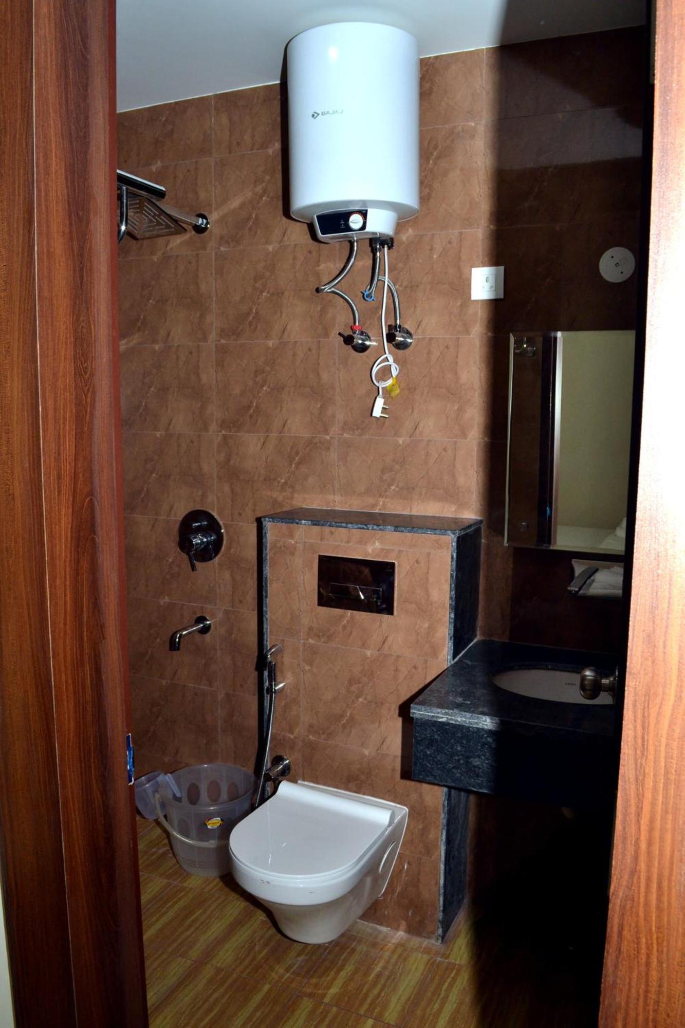 Shiva International Near By Igi Airport *
