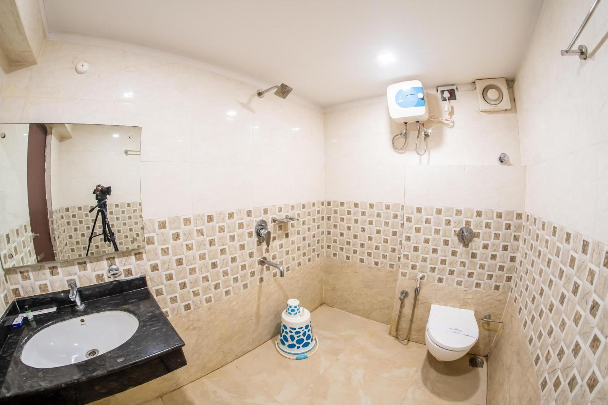 Tavish Near Delhi Airport 4*